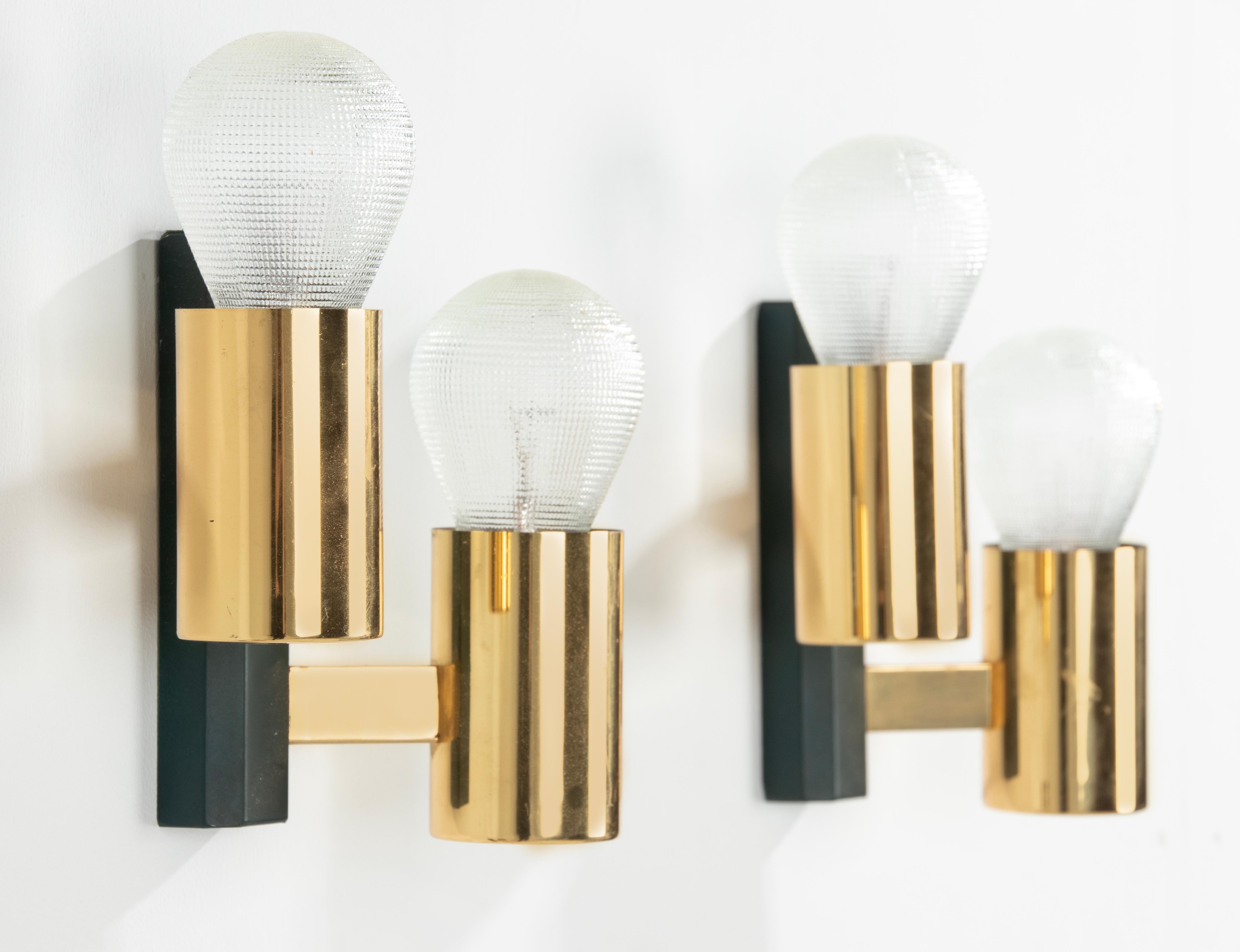 Set of four Mid-Century Modern Brass Wall Sconces For Sale 3