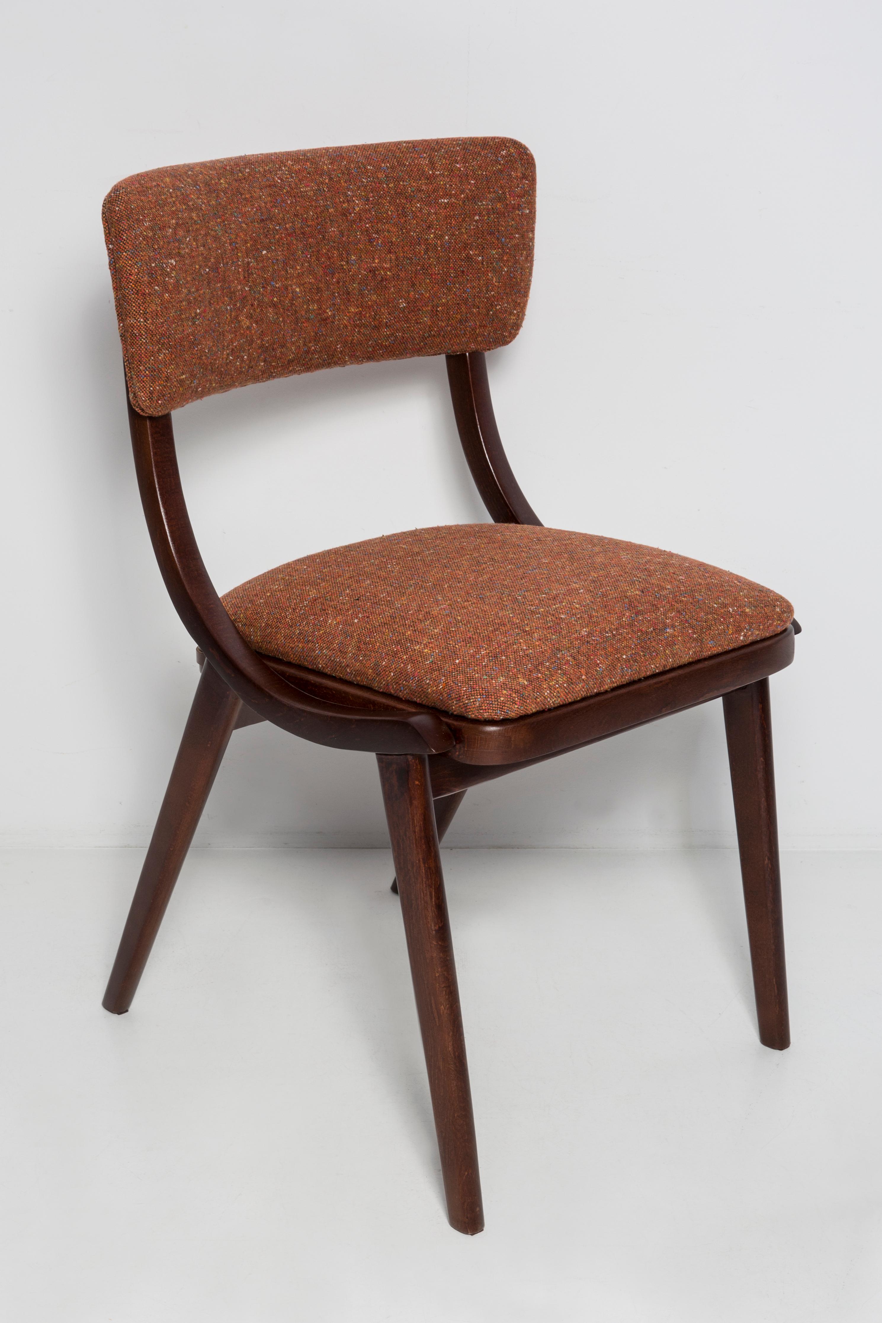 The “Bumerang Chair” is a characteristic piece of furniture from the Polish People’s Republic (PRL) era. Its name comes from the distinctive shape of the backrest, resembling a boomerang. The chair was often made from wood or wood-like materials,