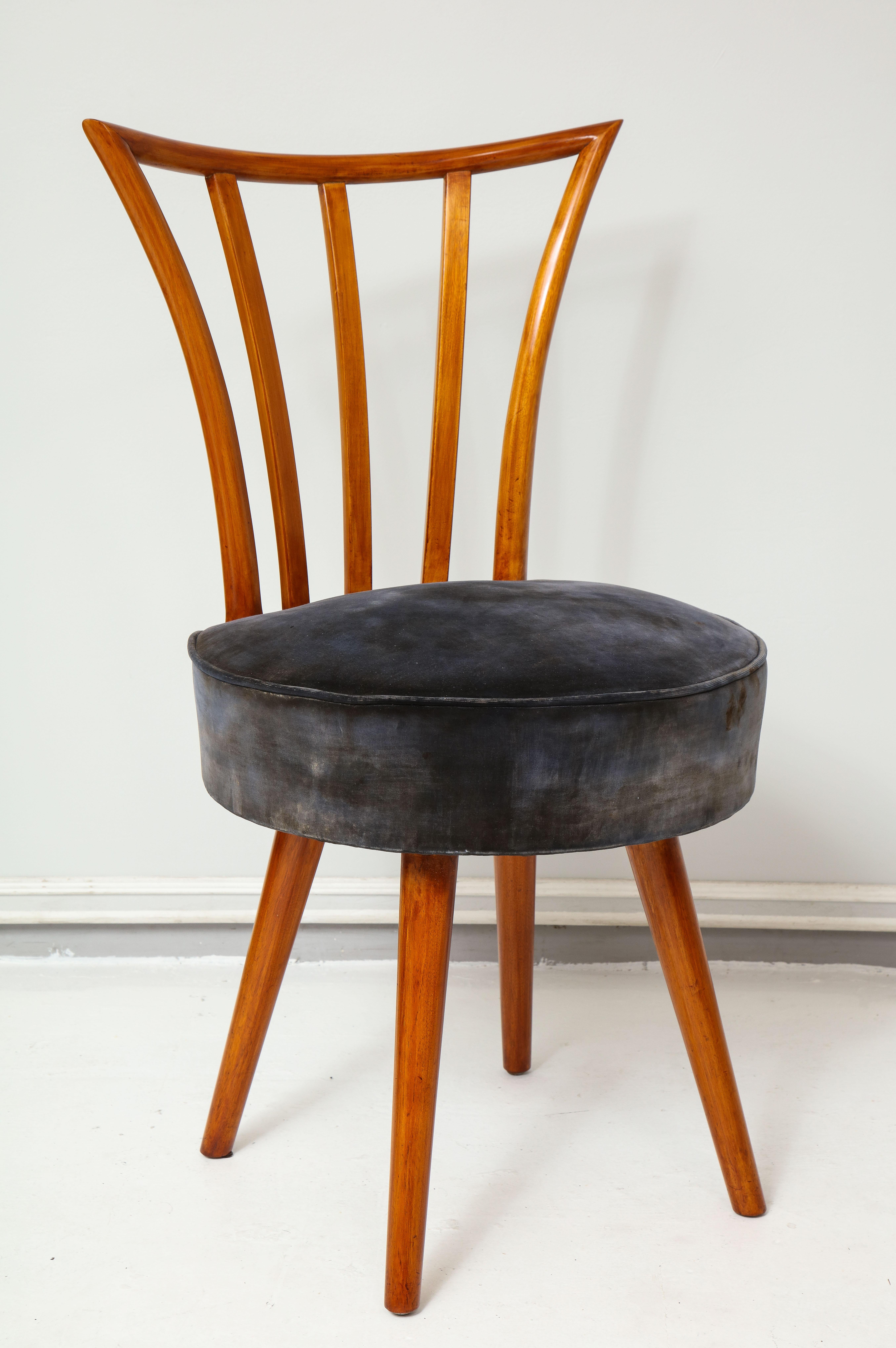 Set of Four Mid-Century Modern Chairs in the Manner of Robsjohn-Gibbings In Excellent Condition In New York, NY