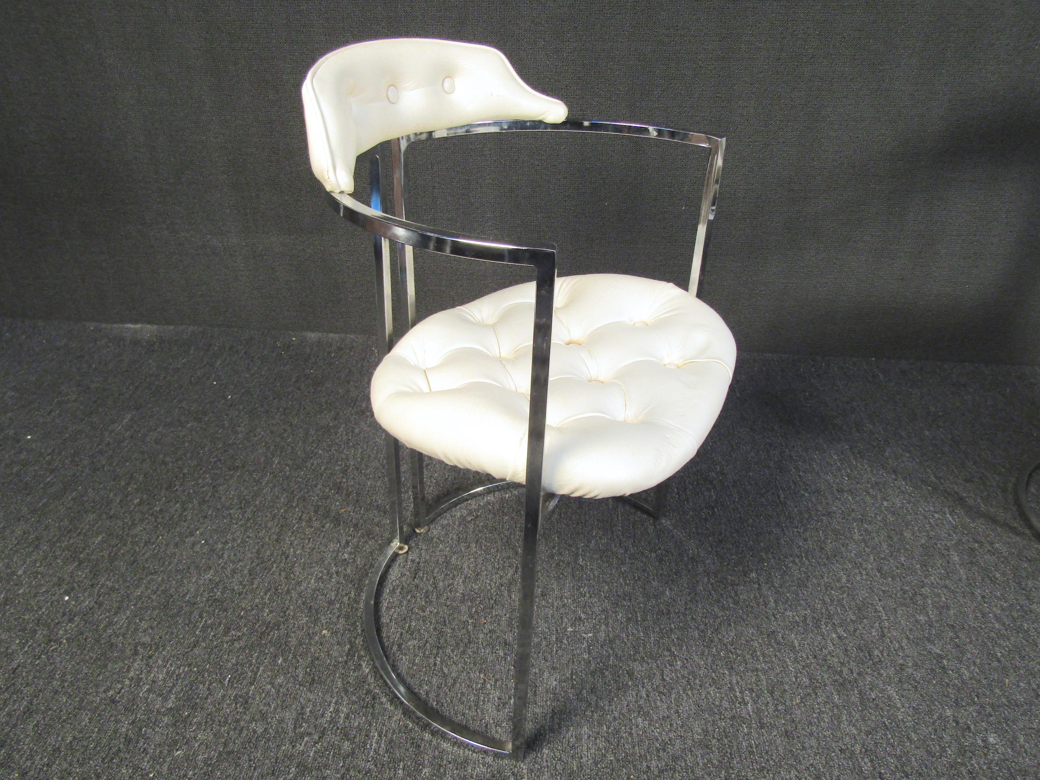 Ensemble de quatre chaises modernes du milieu du siècle dans le style de Milo Baughman Bon état - En vente à Brooklyn, NY
