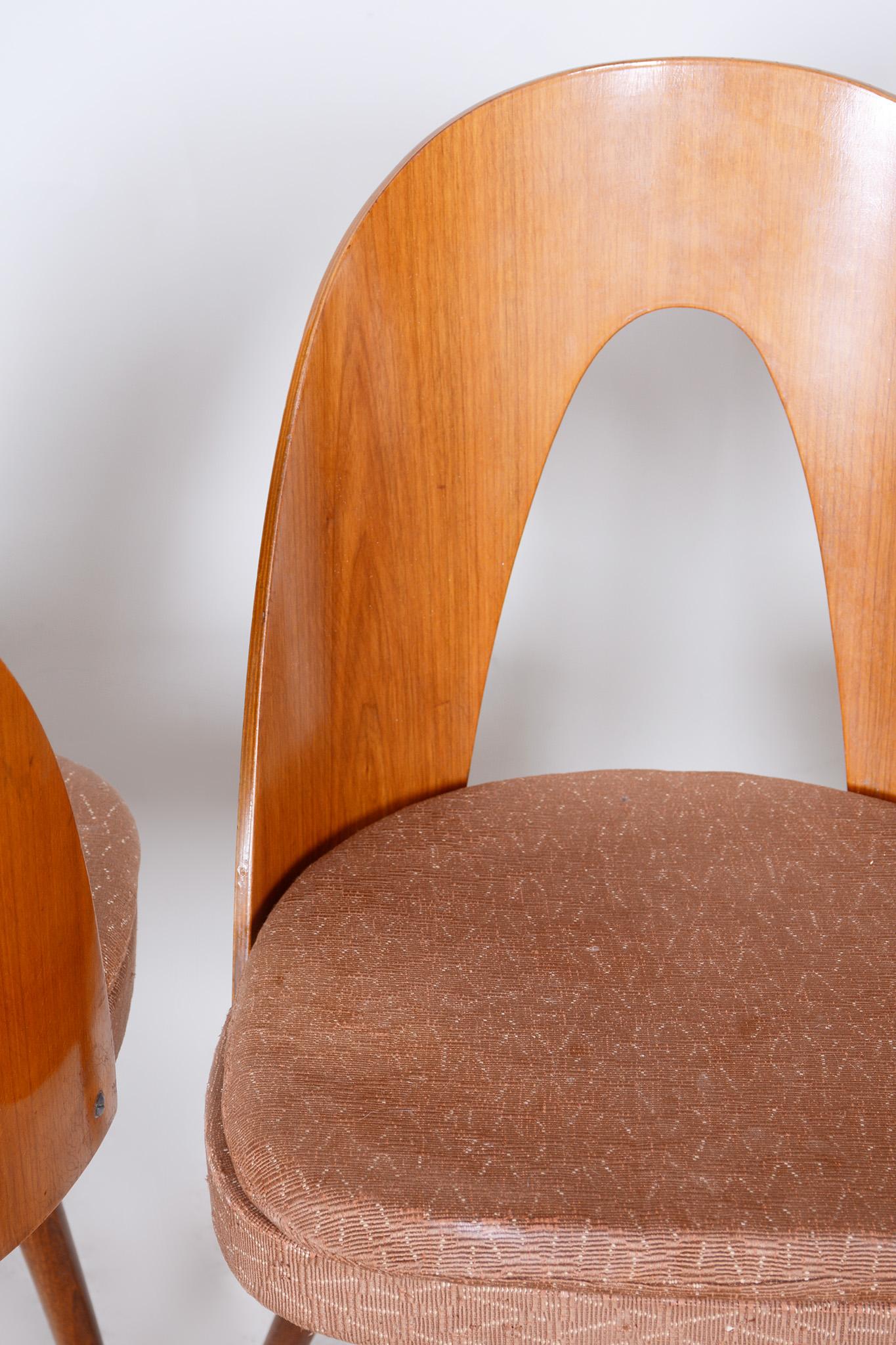 Ensemble de quatre chaises modernes du milieu du siècle fabriquées en Tchèque dans les années 1950 par Antonn uman Bon état - En vente à Horomerice, CZ