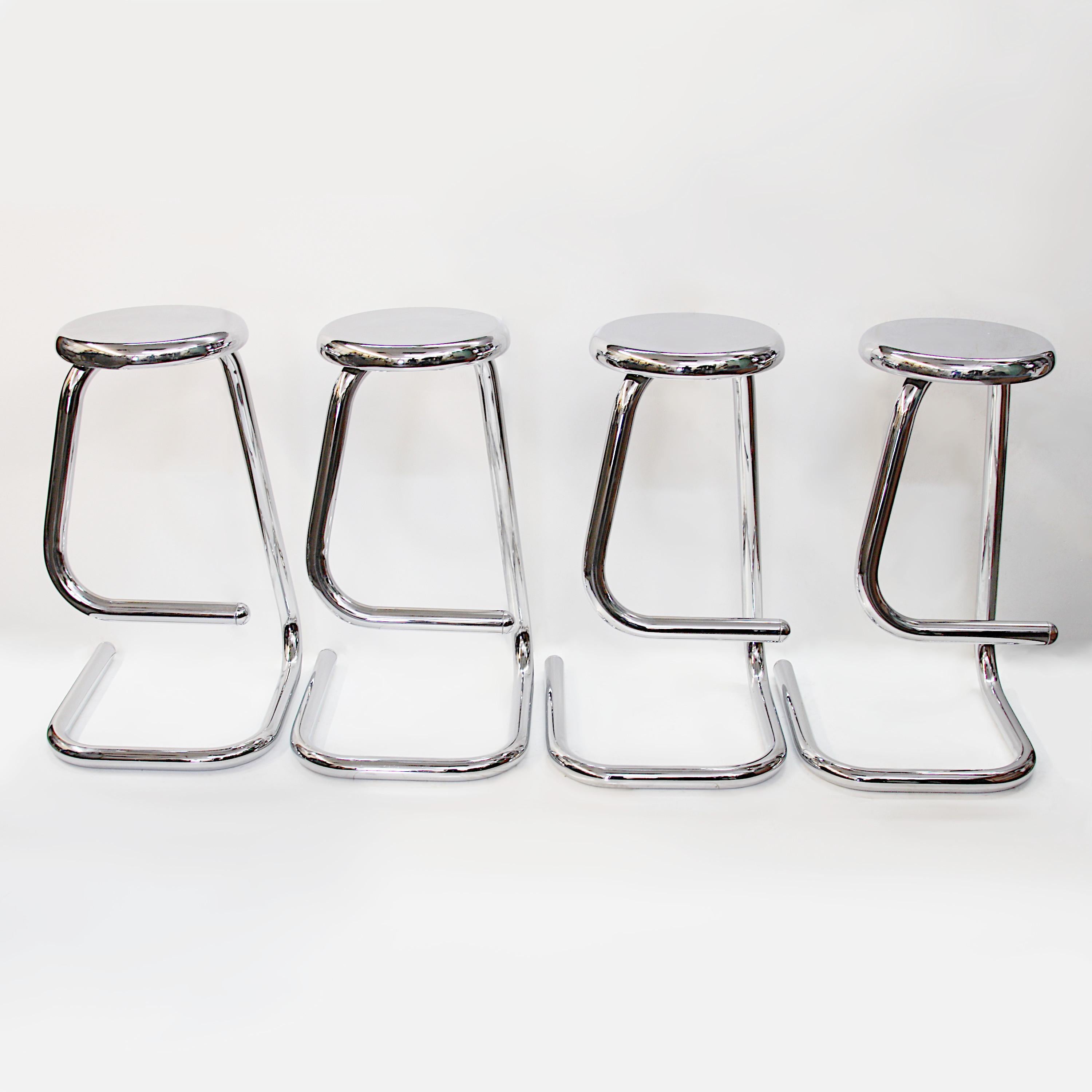 Mid-Century moderno Set di quattro sgabelli da bar K700 Paperclip di Haworth, in cromo, moderni e di metà secolo in vendita