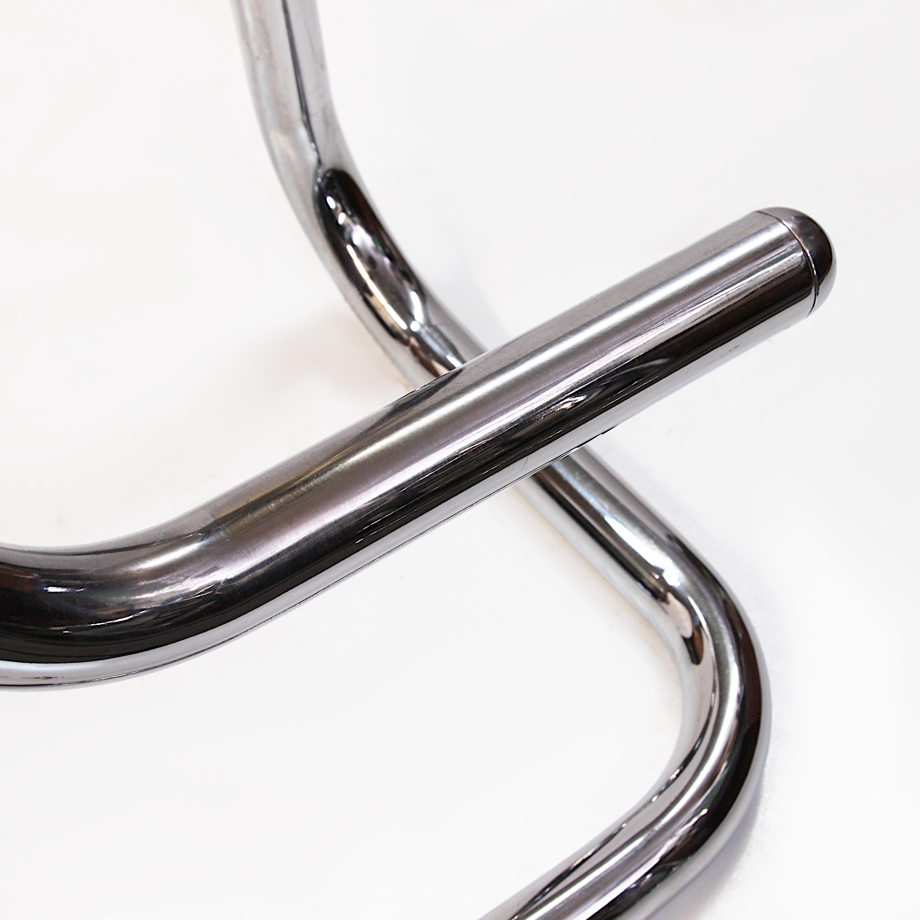 XXI secolo e contemporaneo Set di quattro sgabelli da bar K700 Paperclip di Haworth, in cromo, moderni e di metà secolo in vendita