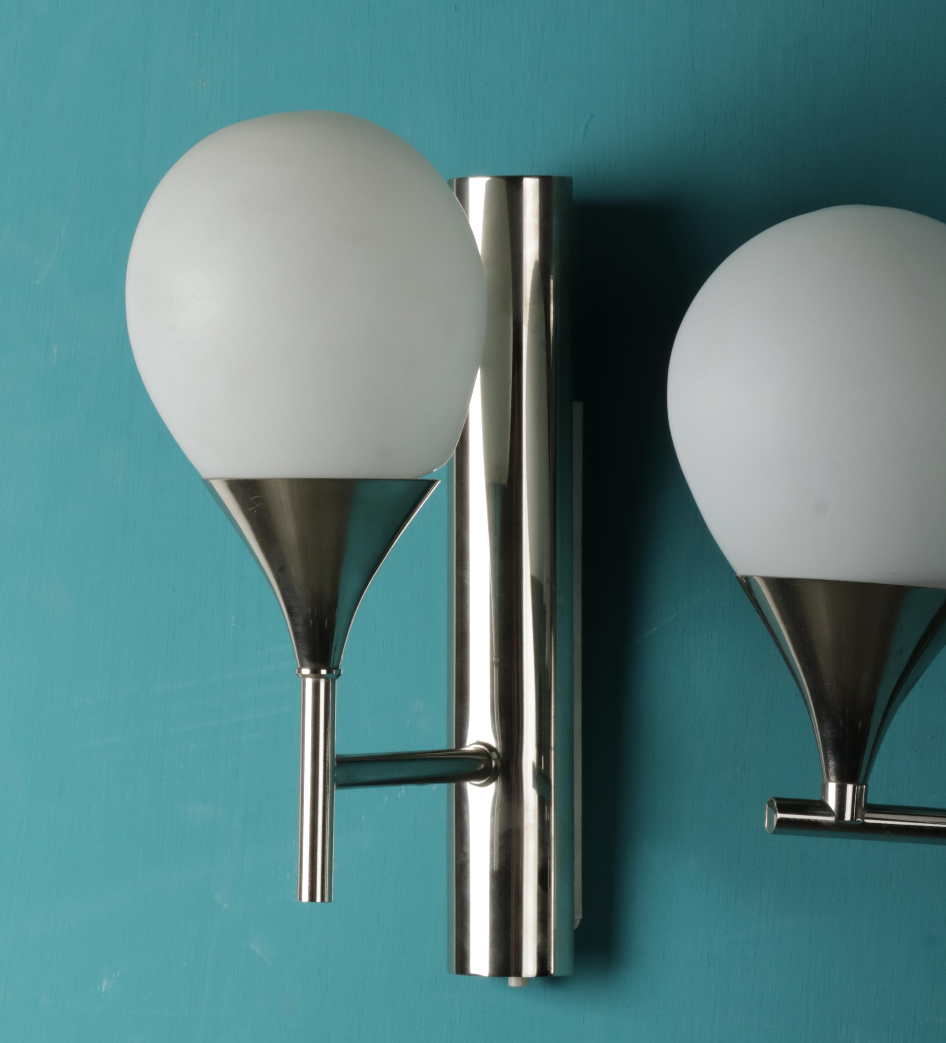 Set of Four Mid-Century Modern Chrome Plated Sconces / Wall Lights For Sale 4