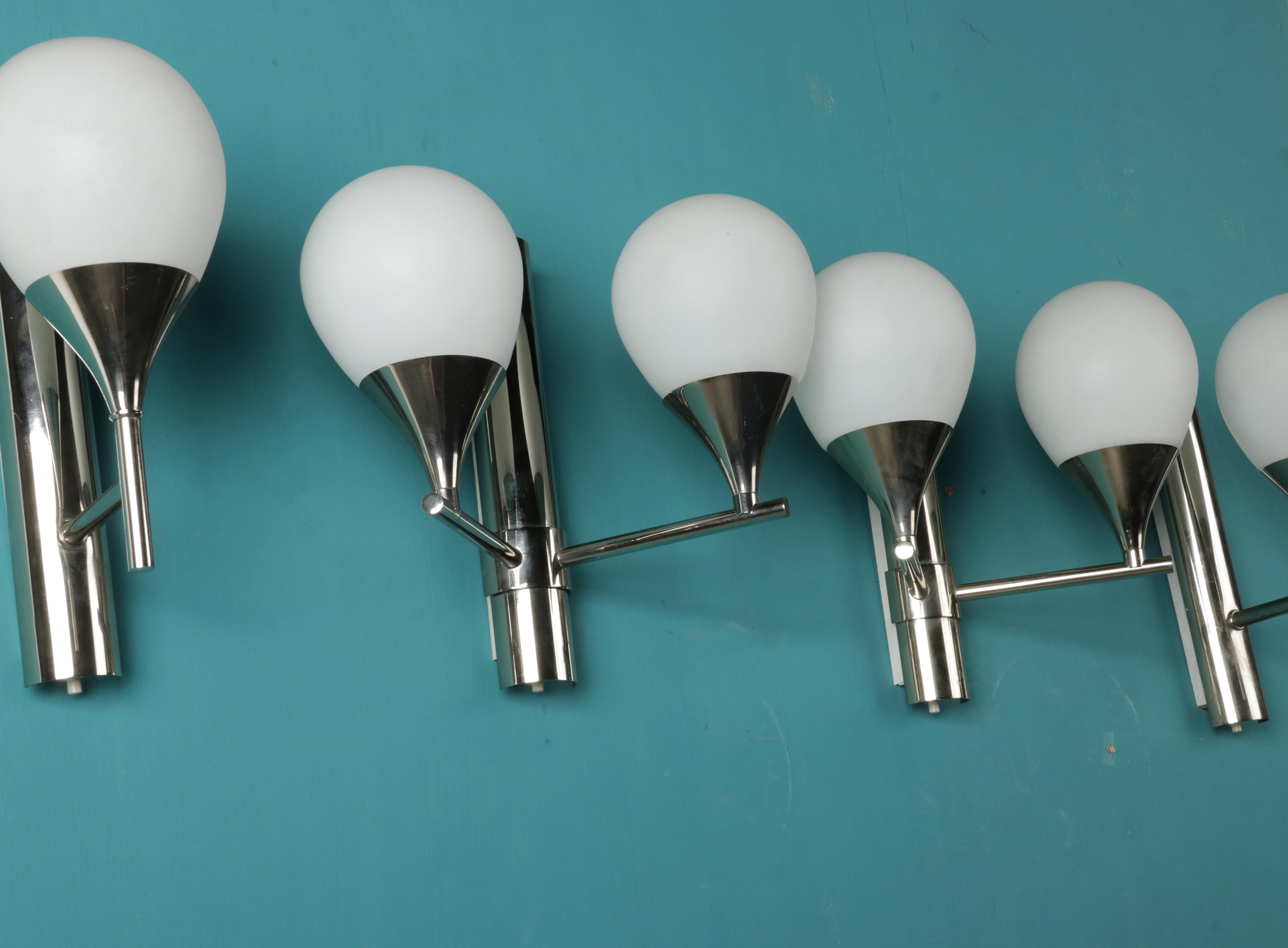 Set of Four Mid-Century Modern Chrome Plated Sconces / Wall Lights For Sale 7