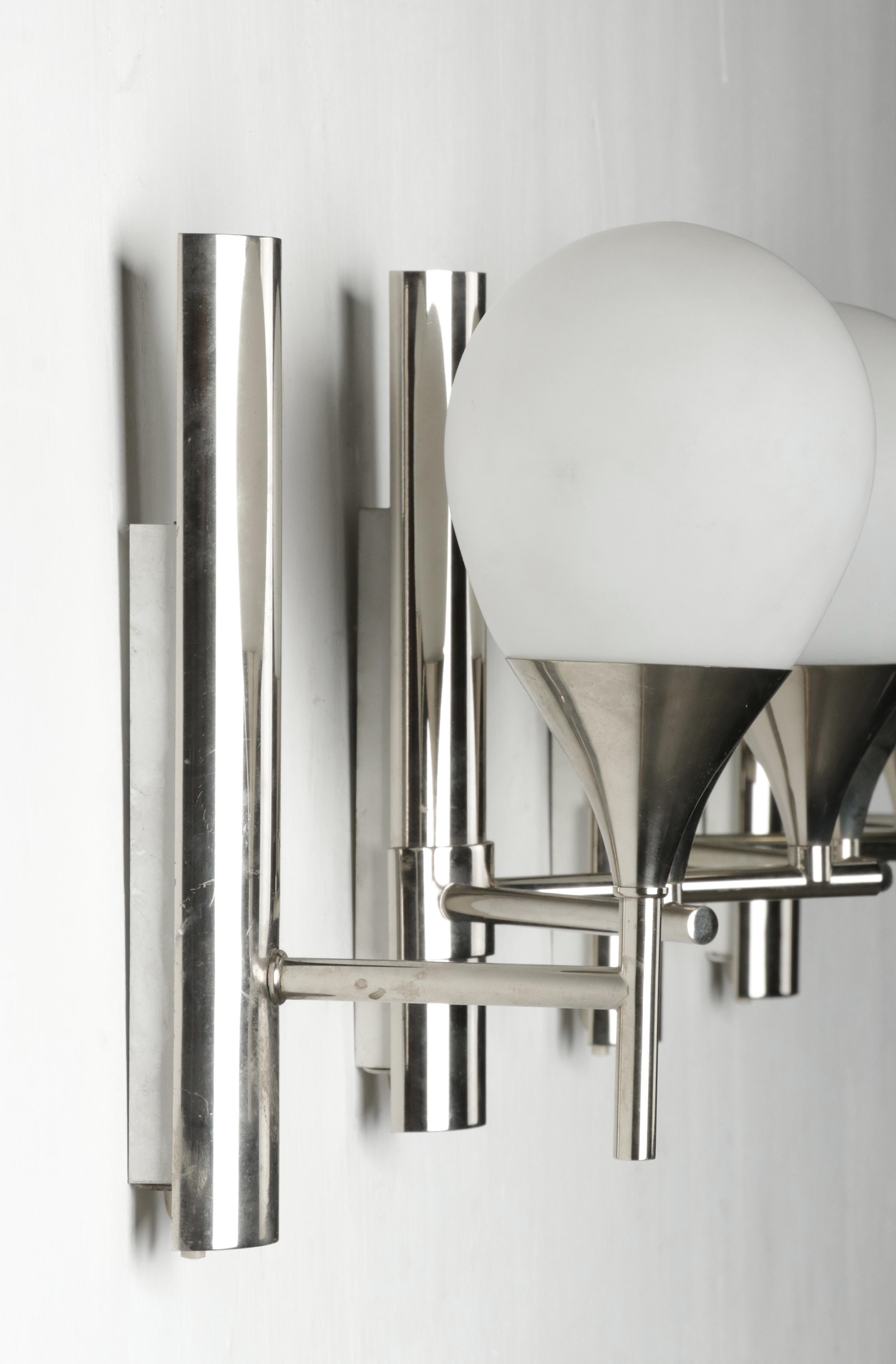 Set of Four Mid-Century Modern Chrome Plated Sconces / Wall Lights For Sale 9