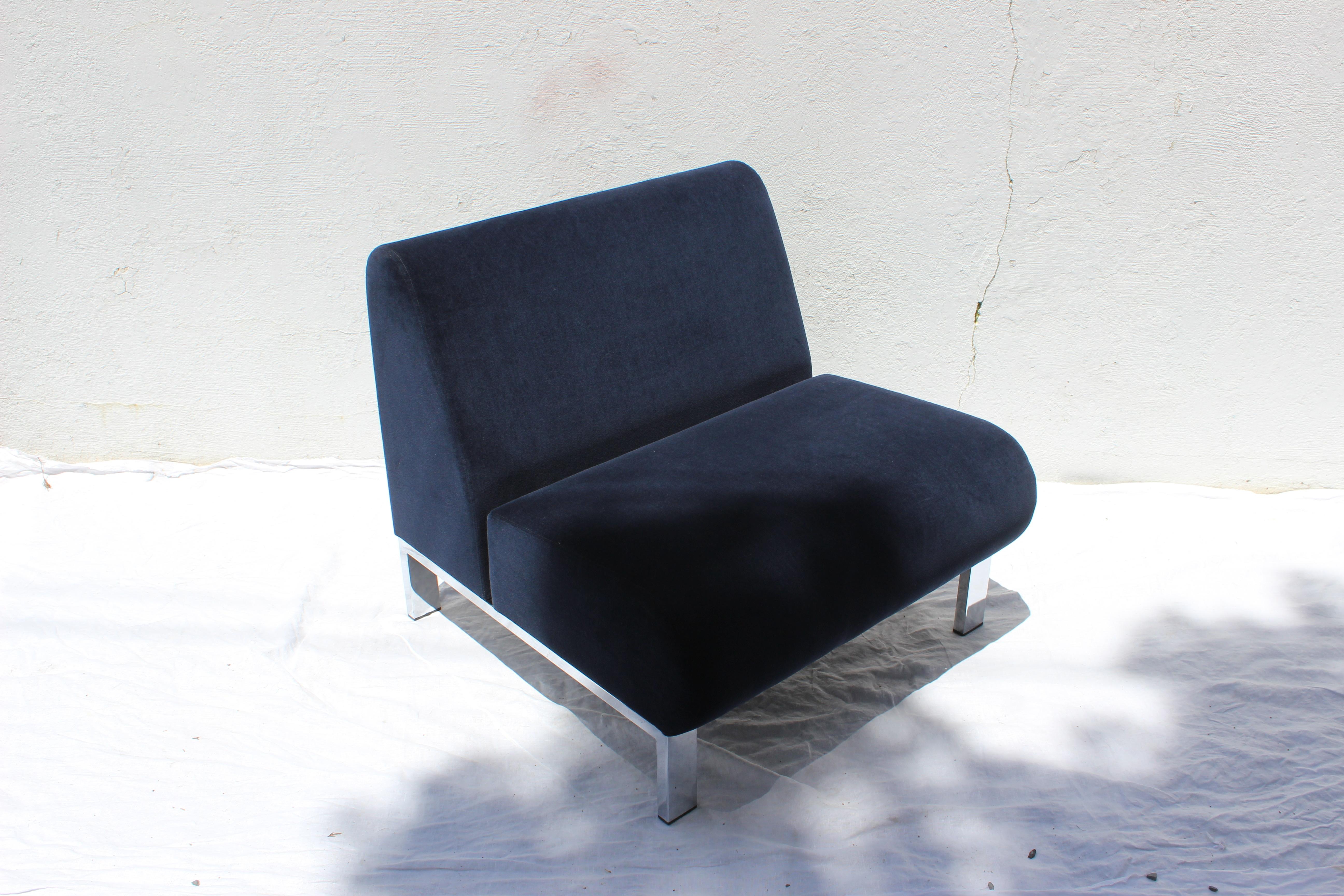 Set of Four Mid-Century Modern Club Chairs For Sale 6