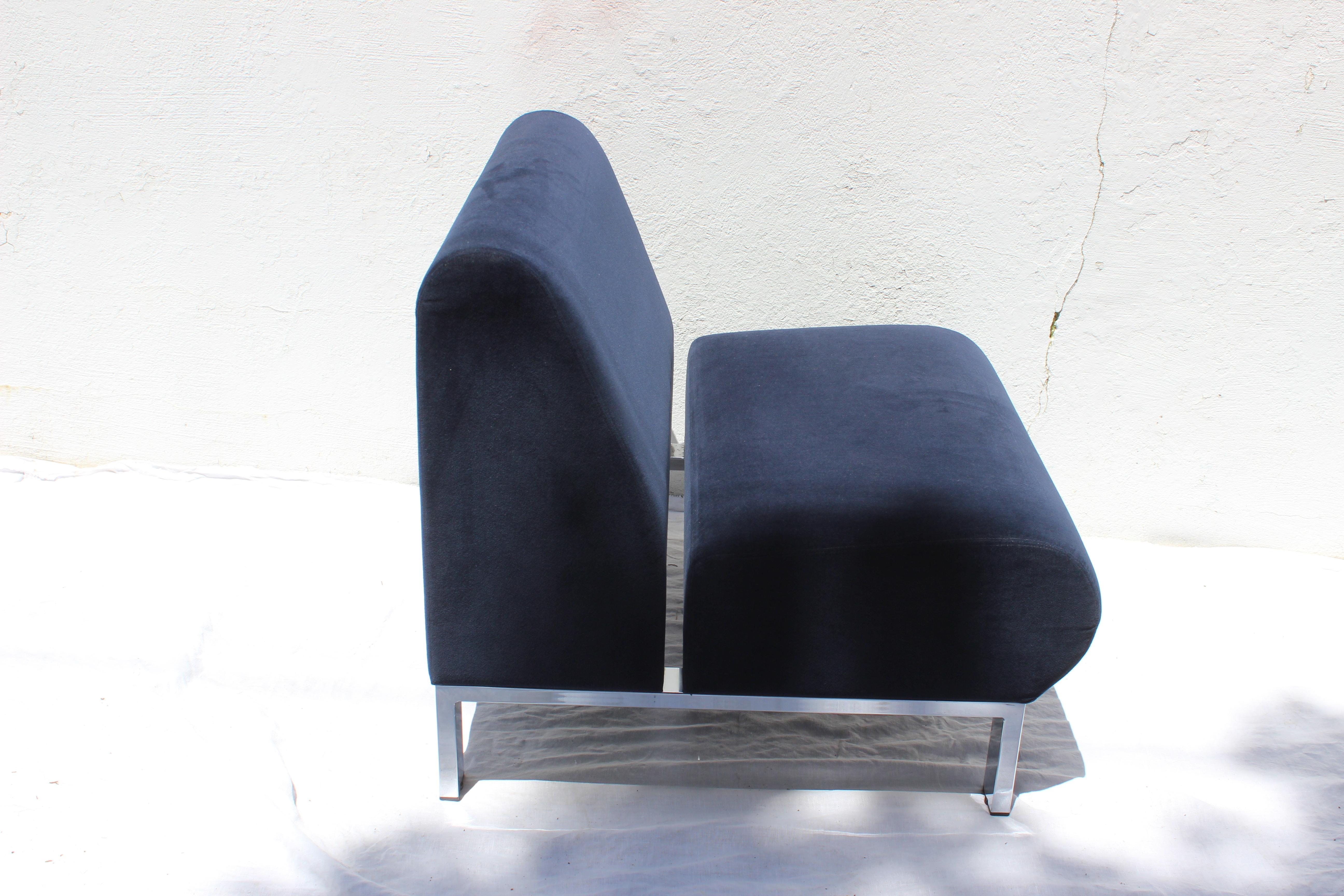 Set of Four Mid-Century Modern Club Chairs For Sale 1
