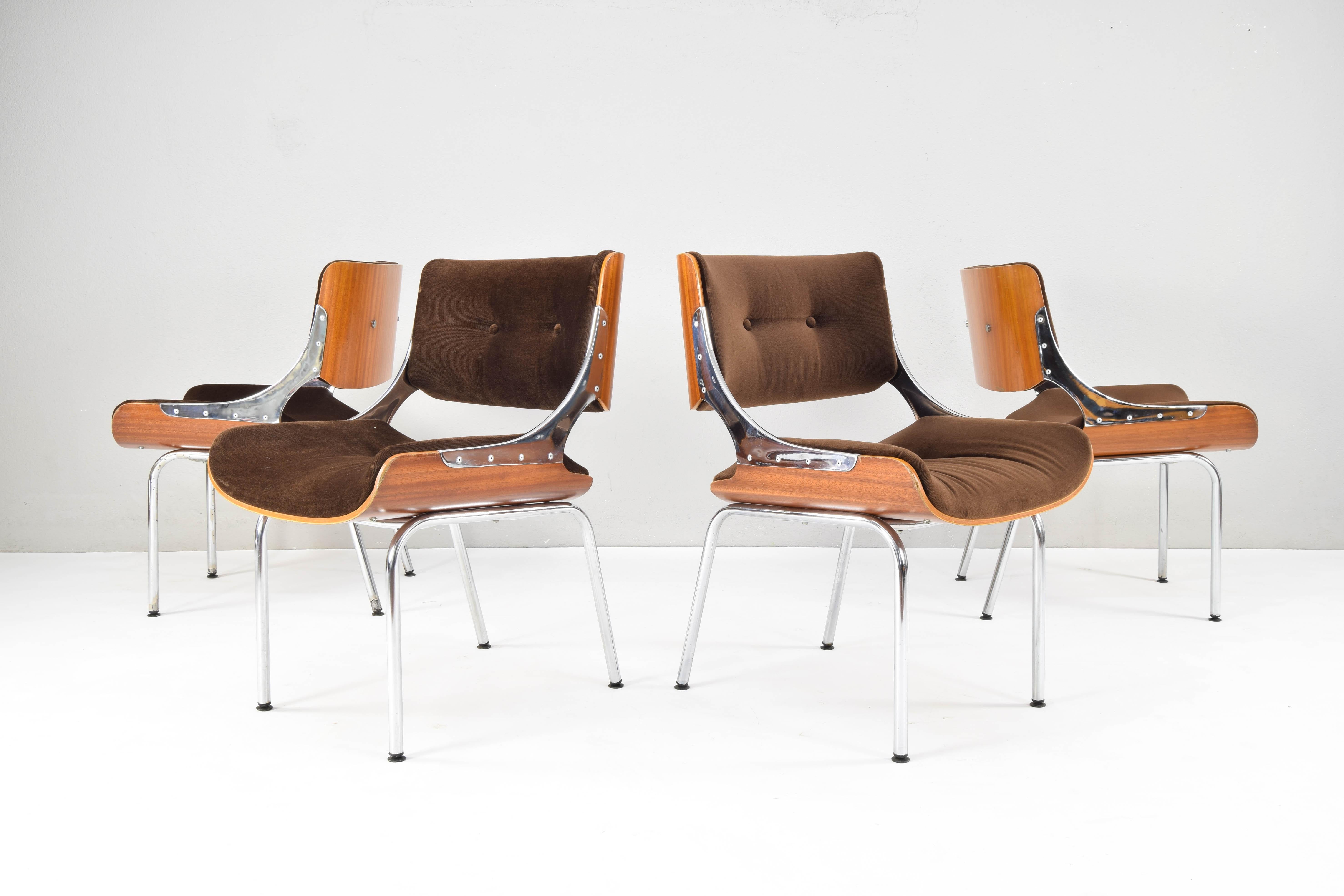 Set of Four Mid-Century Modern Danish Teak Plywood  Chrome and Velvet Chairs In Good Condition In Escalona, Toledo