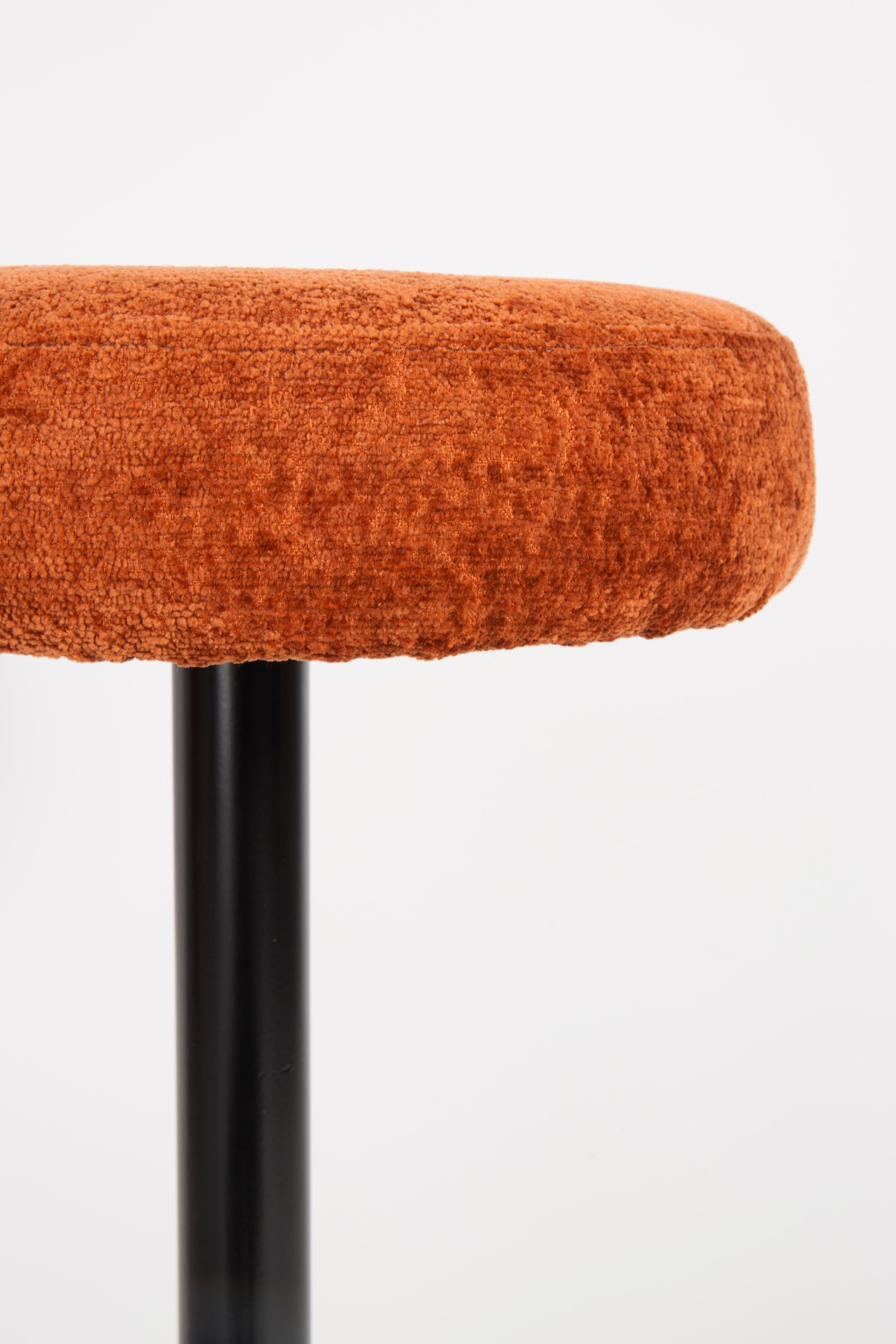 Ensemble de quatre tabourets de bar orange foncé de style mi-siècle moderne, années 1960 en vente 5
