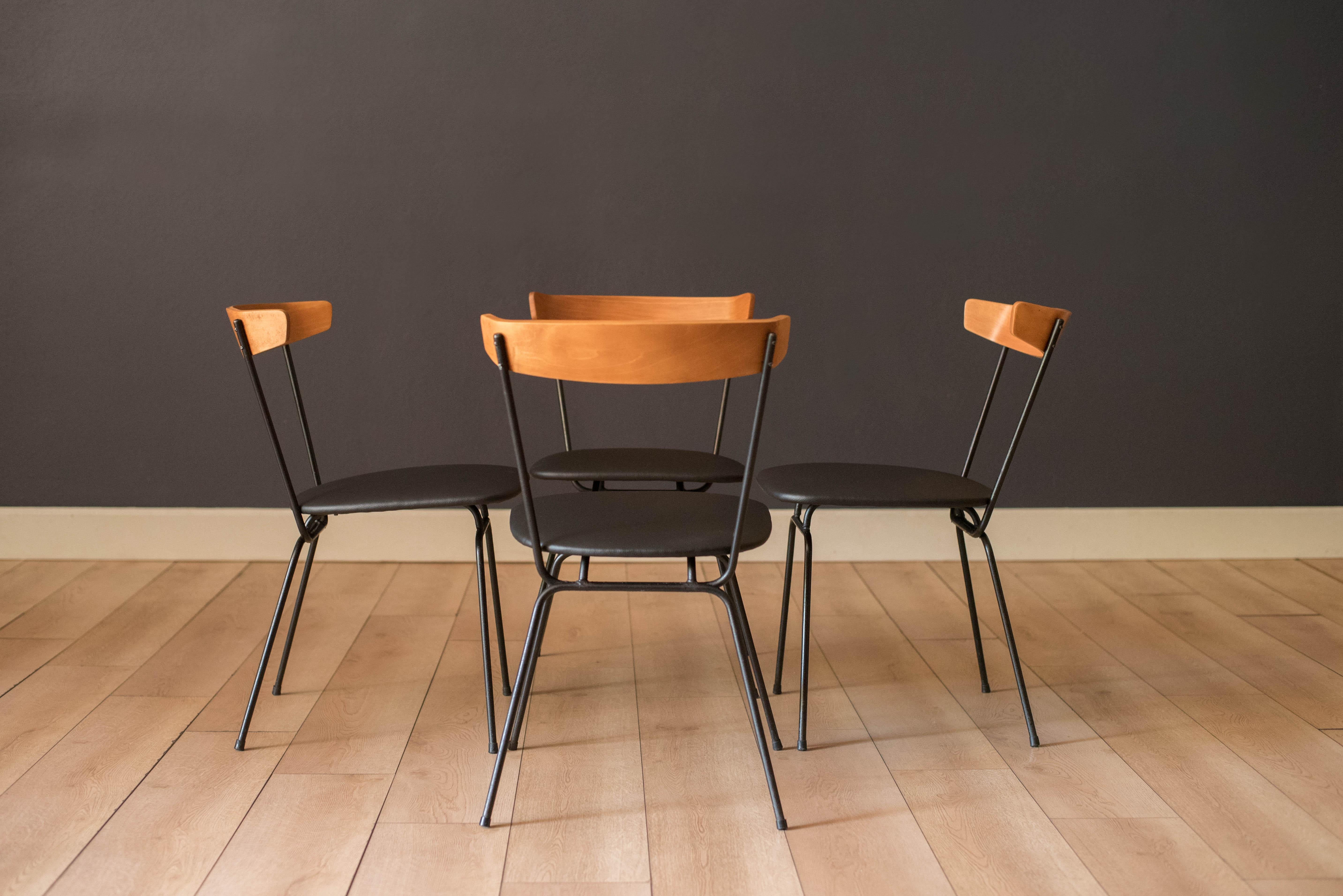 Juego de cuatro sillas de comedor Mid Century Modern de Clifford Pascoe Moderno de mediados de siglo en venta