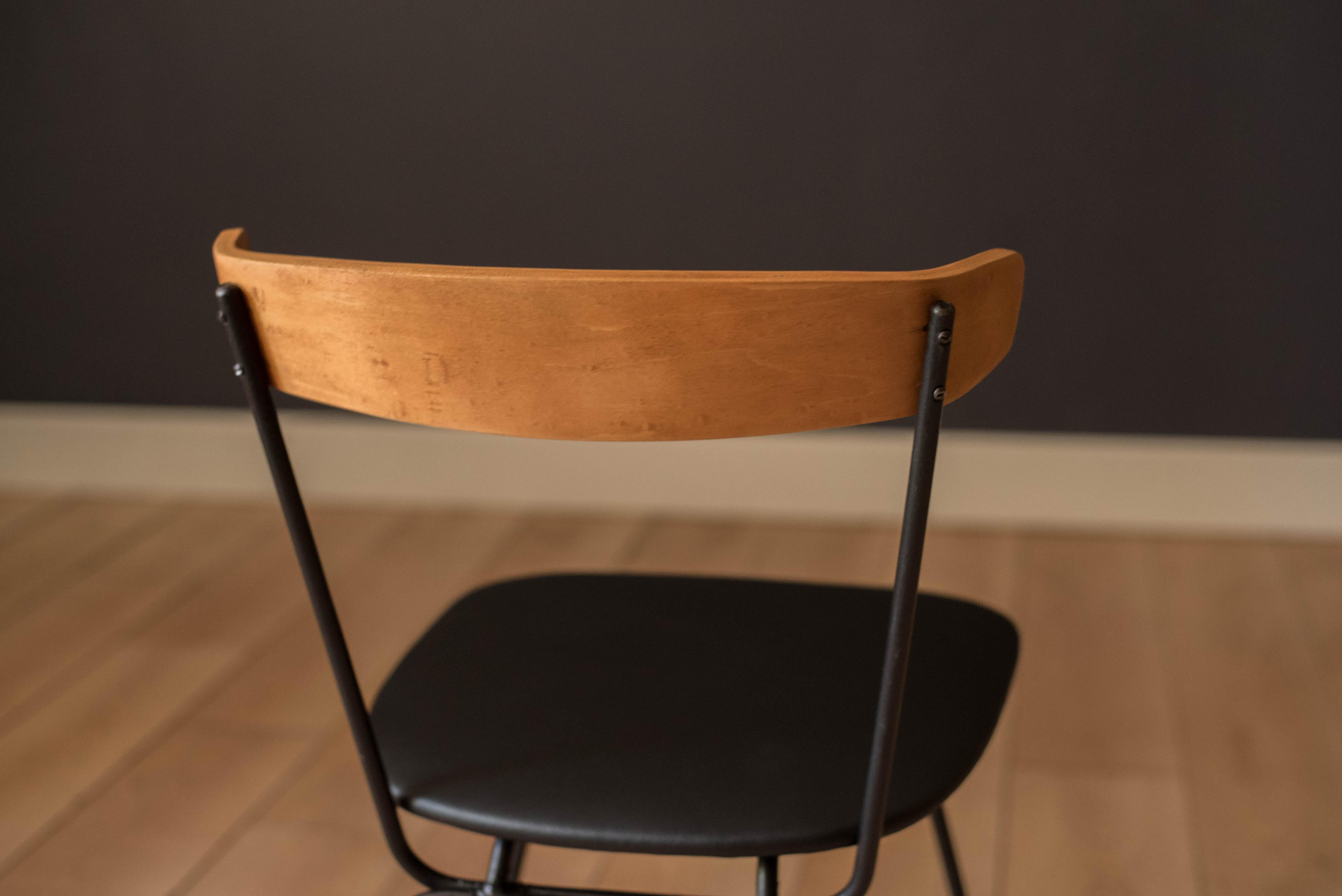 Juego de cuatro sillas de comedor Mid Century Modern de Clifford Pascoe Estadounidense en venta