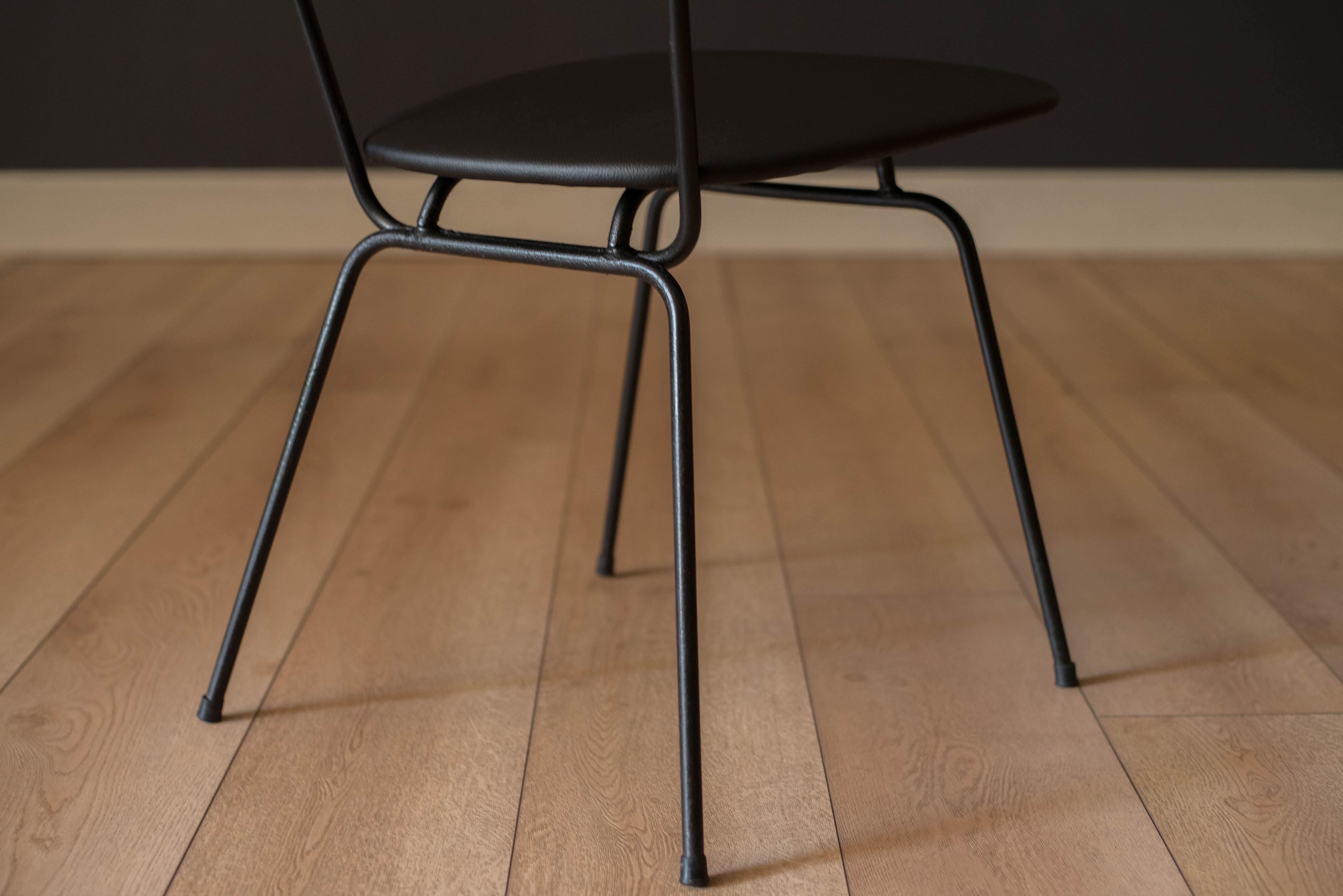 Juego de cuatro sillas de comedor Mid Century Modern de Clifford Pascoe Tela en venta