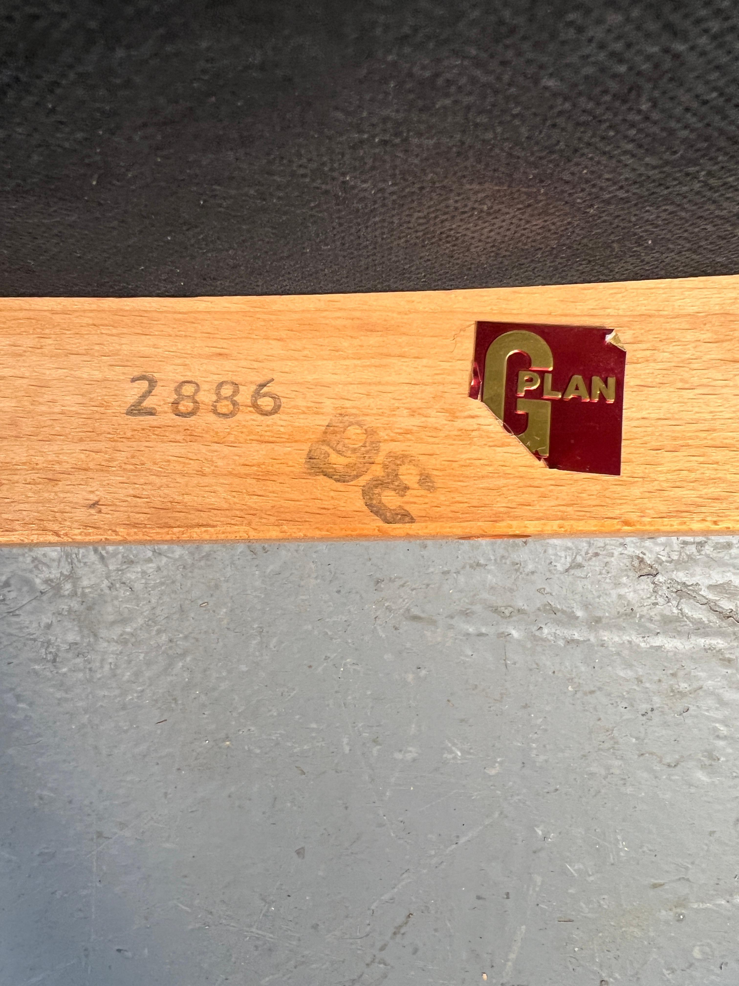 Ensemble de quatre chaises de salle à manger modernes du milieu du siècle par G Plan Furniture en vente 4