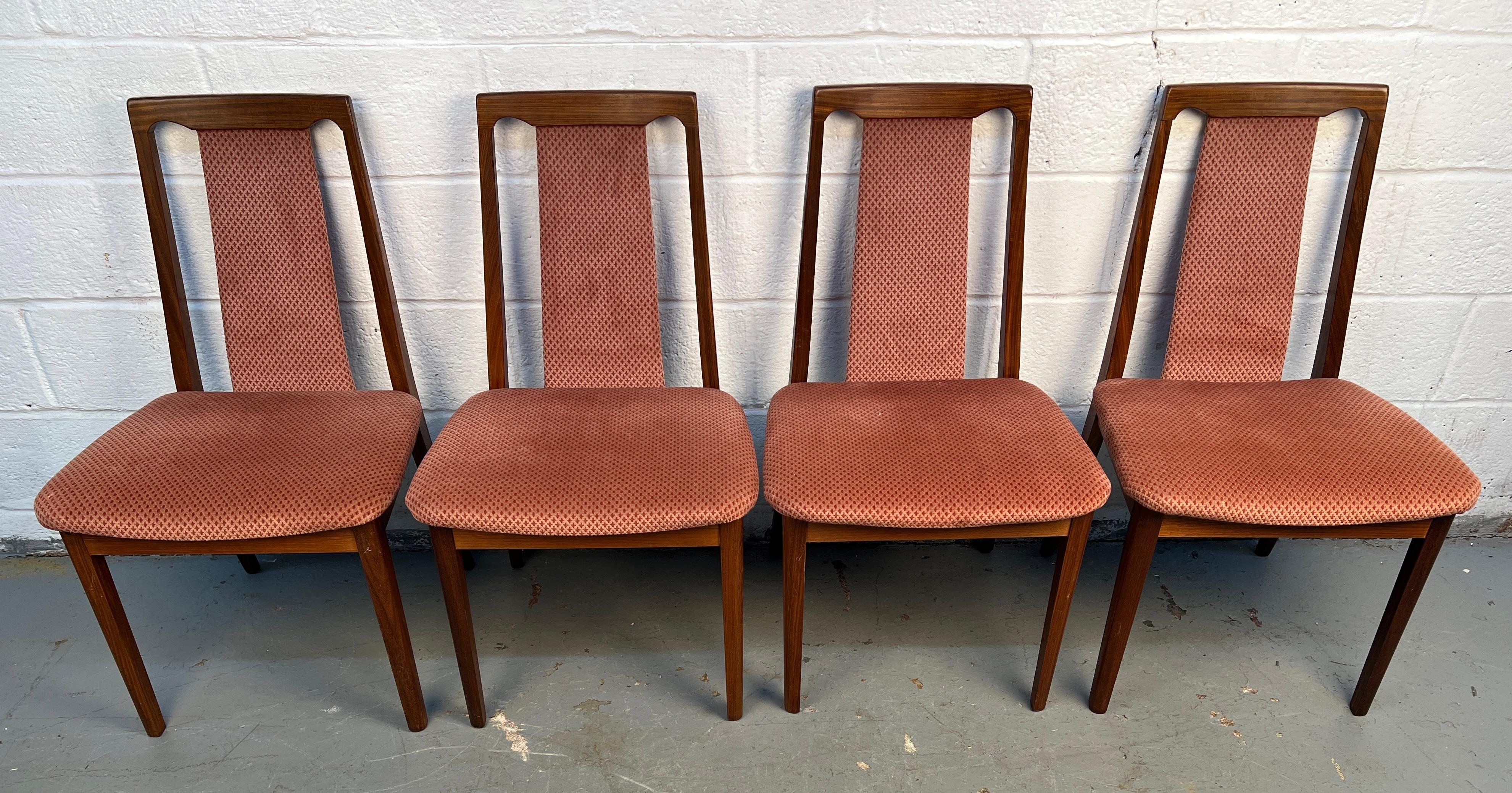 Mid-Century Modern Ensemble de quatre chaises de salle à manger modernes du milieu du siècle par G Plan Furniture en vente