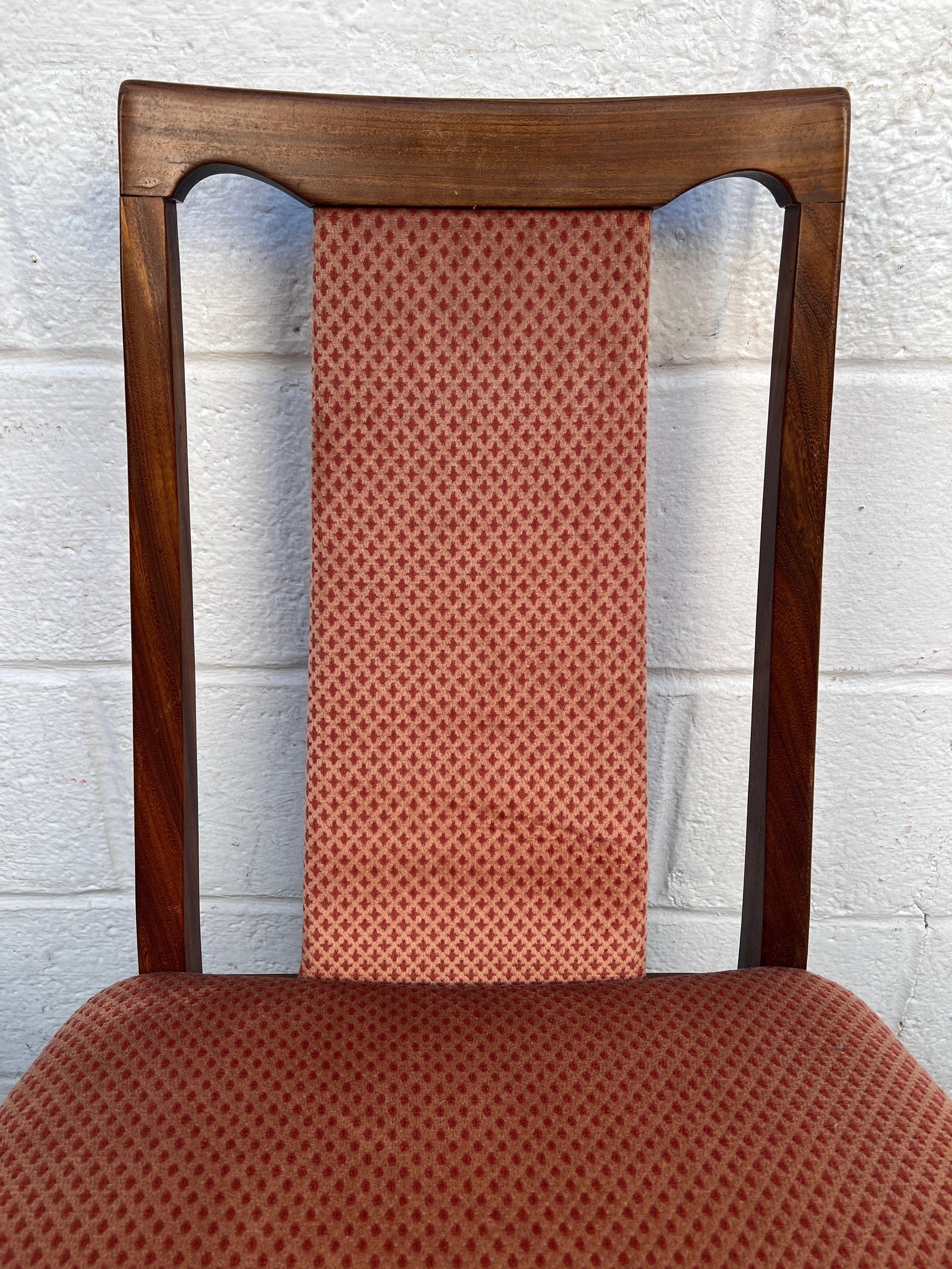 20ième siècle Ensemble de quatre chaises de salle à manger modernes du milieu du siècle par G Plan Furniture en vente