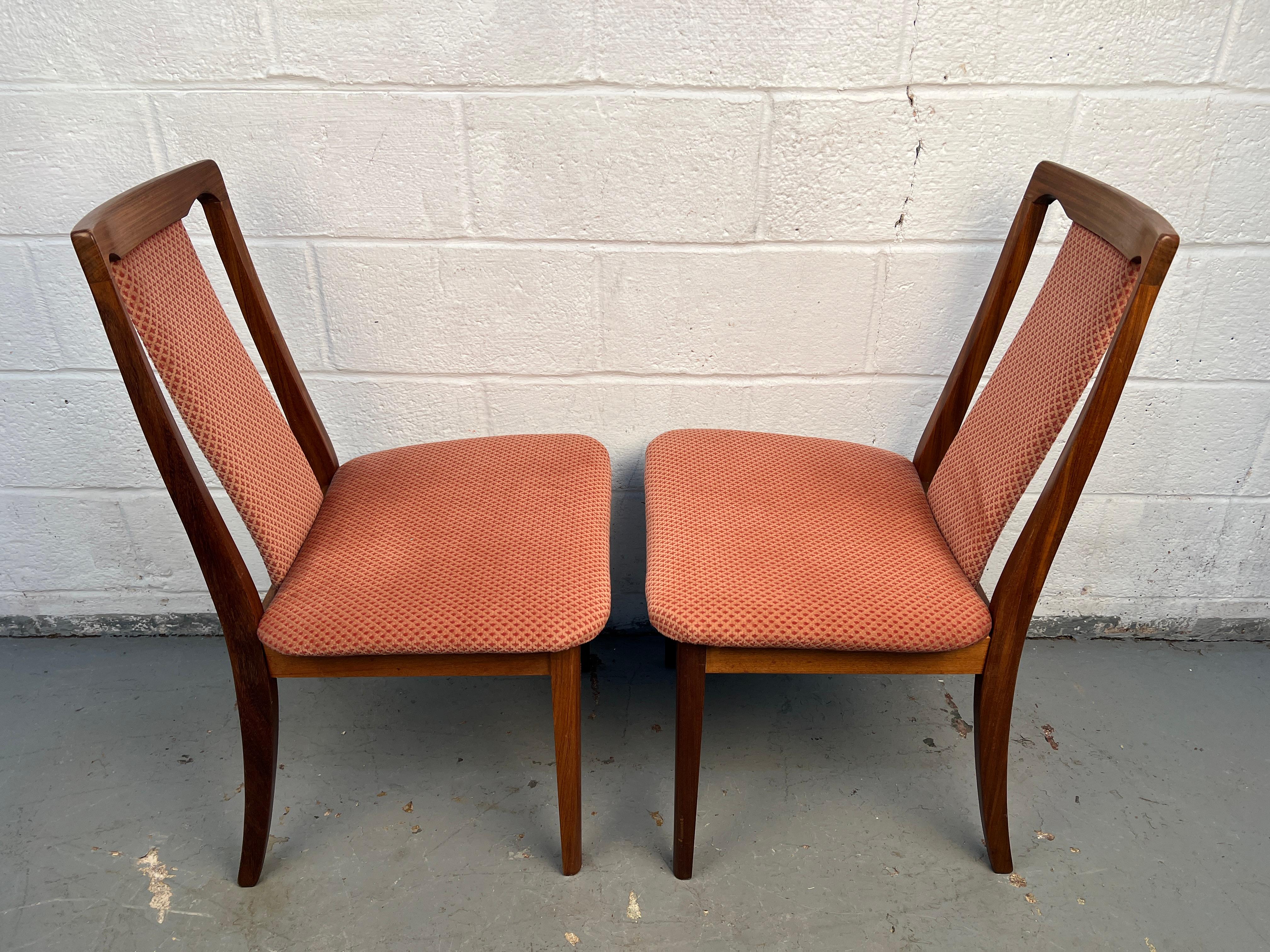 Tissu Ensemble de quatre chaises de salle à manger modernes du milieu du siècle par G Plan Furniture en vente