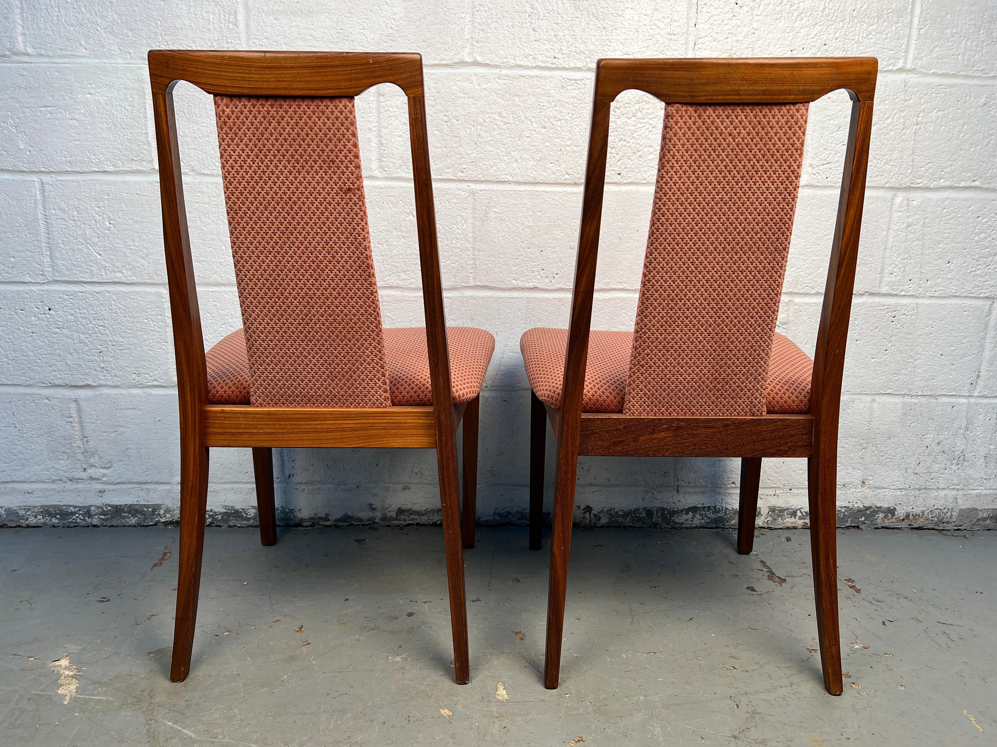 Ensemble de quatre chaises de salle à manger modernes du milieu du siècle par G Plan Furniture en vente 2