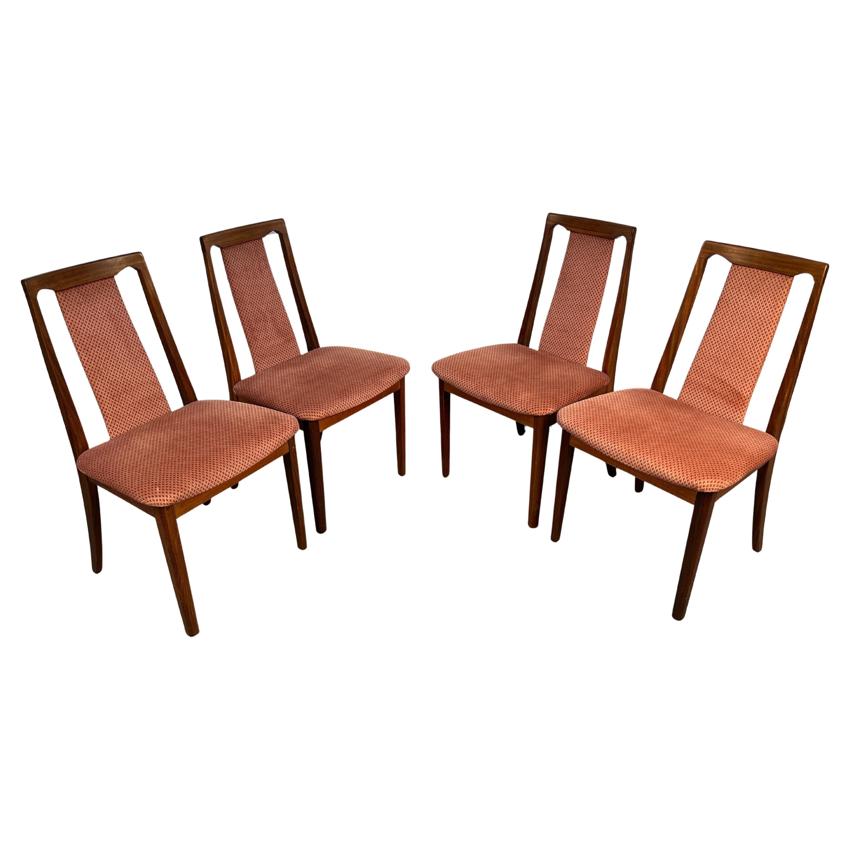Ensemble de quatre chaises de salle à manger modernes du milieu du siècle par G Plan Furniture