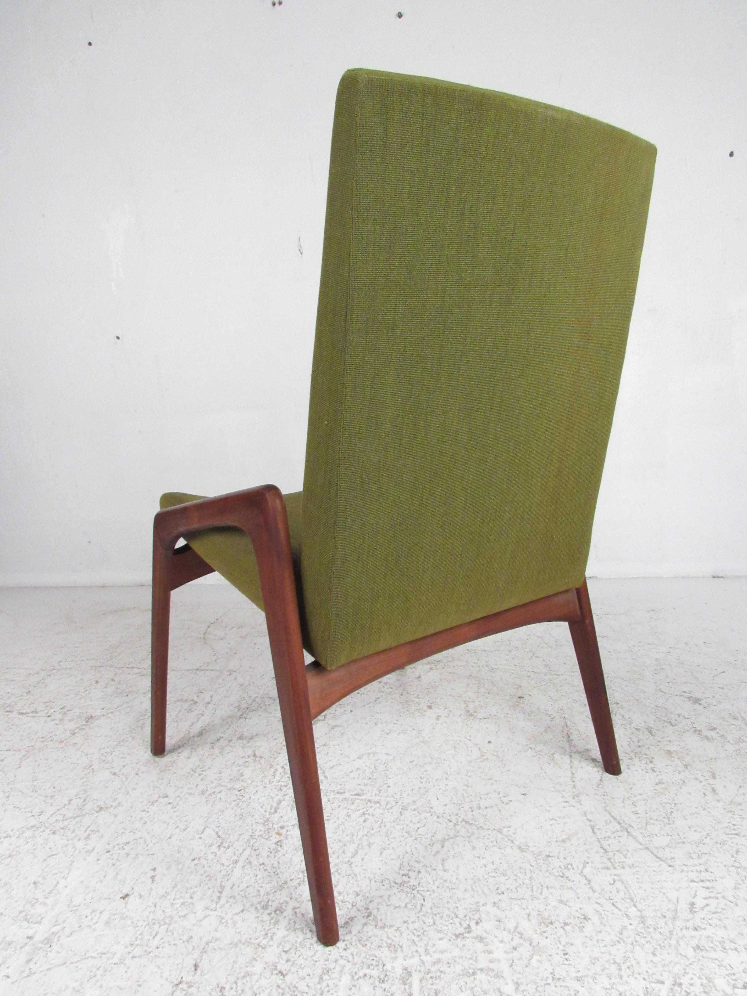 Set of Four Mid-Century Modern Dining Chairs by John Stuart In Good Condition In Brooklyn, NY