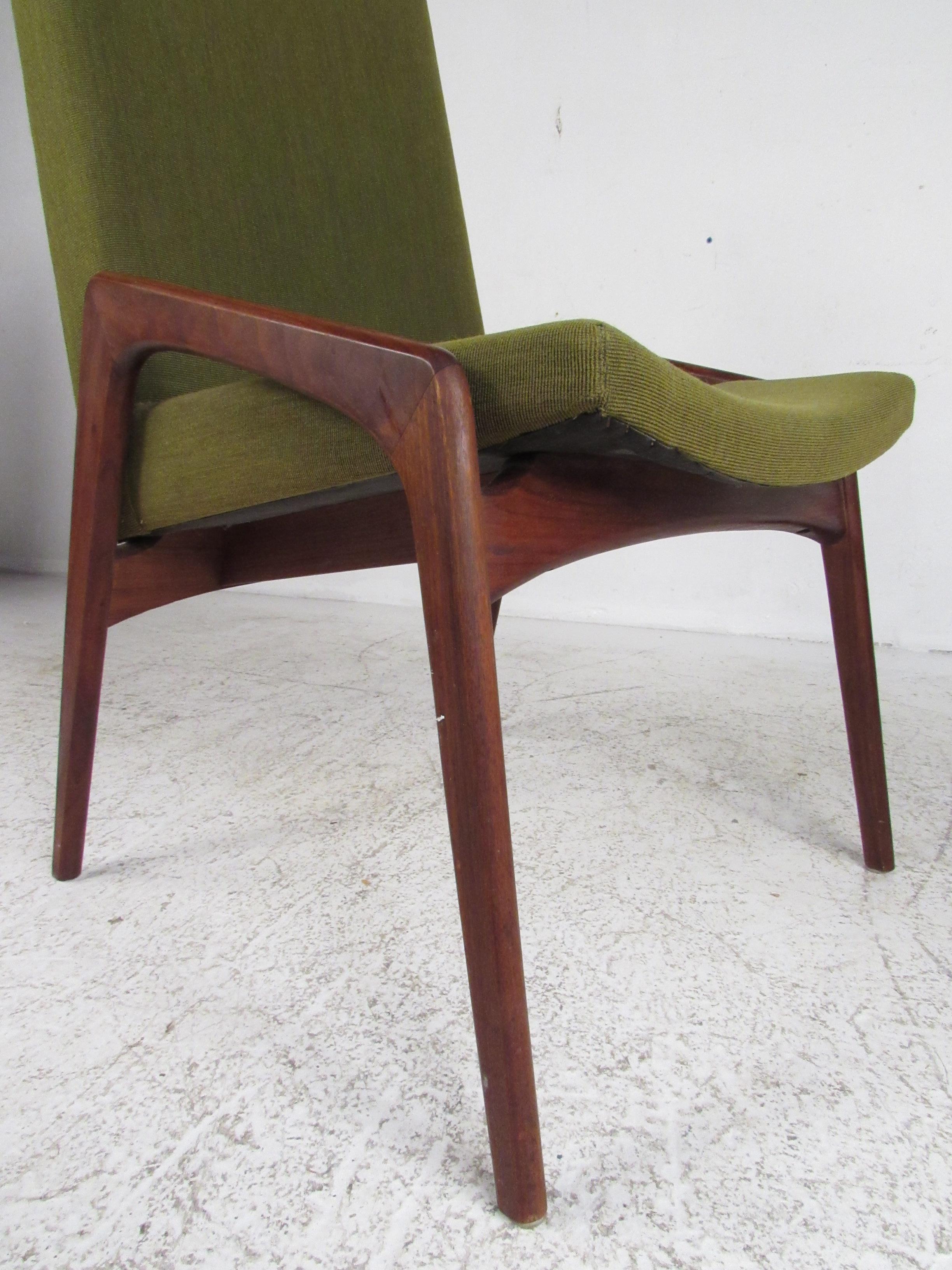 Set of Four Mid-Century Modern Dining Chairs by John Stuart 1