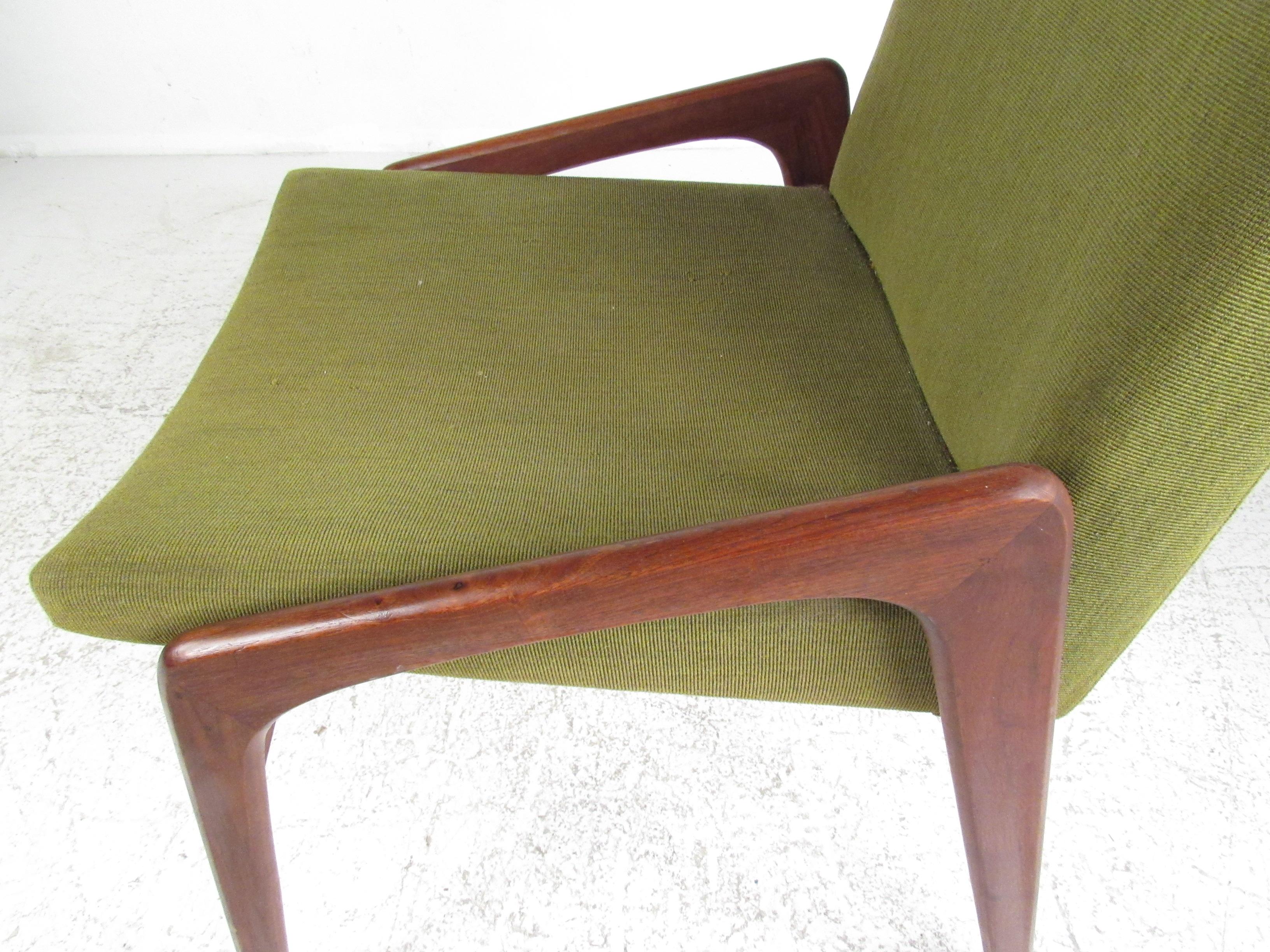 Set of Four Mid-Century Modern Dining Chairs by John Stuart 2