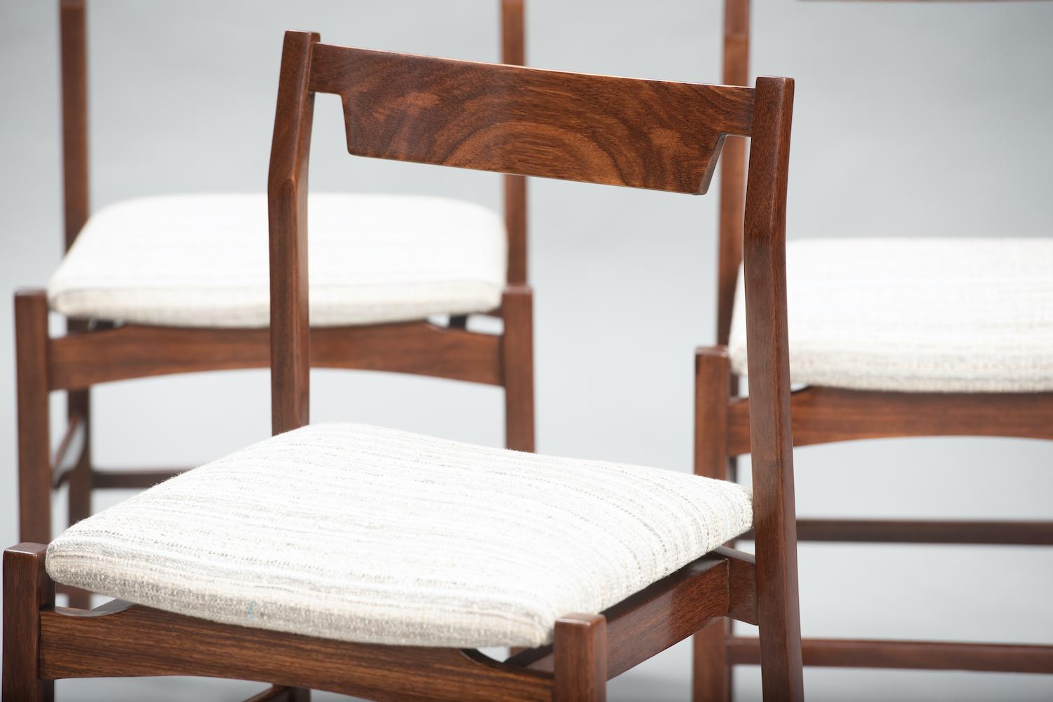 Milieu du XXe siècle Ensemble de quatre chaises de salle à manger mi-siècle moderne en vente