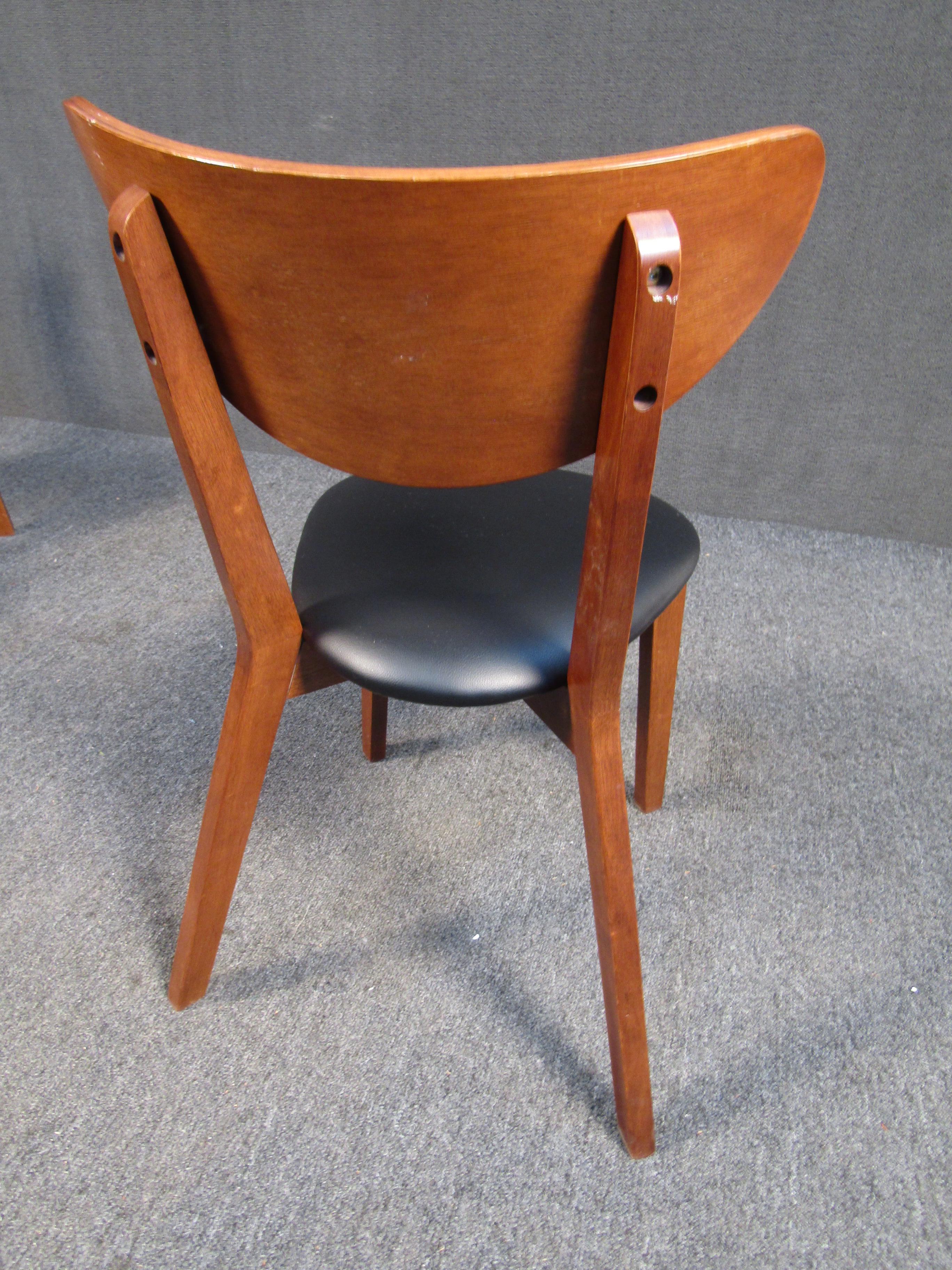 Set of Four Mid-Century Modern Dining Chairs 3
