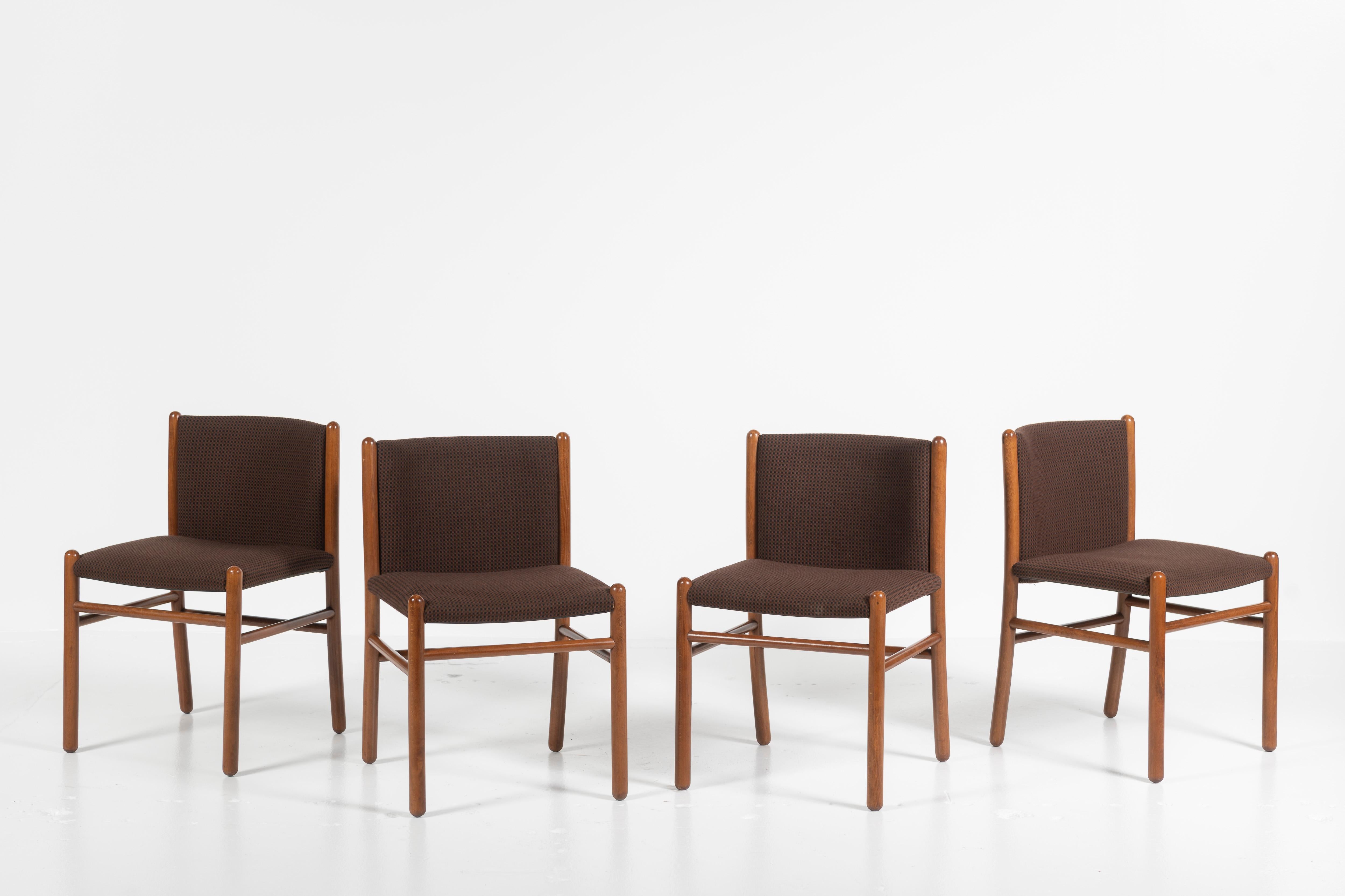 Mid-Century Modern Ensemble de quatre chaises de salle à manger mi-siècle moderne, Gianfranco Frattini, Italie, années 1960 en vente