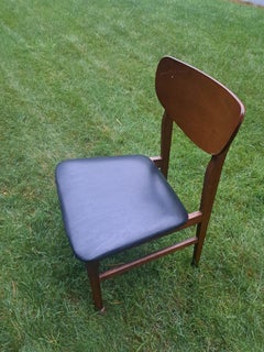 Set of Four Mid-Century Modern Dining Room Chairs