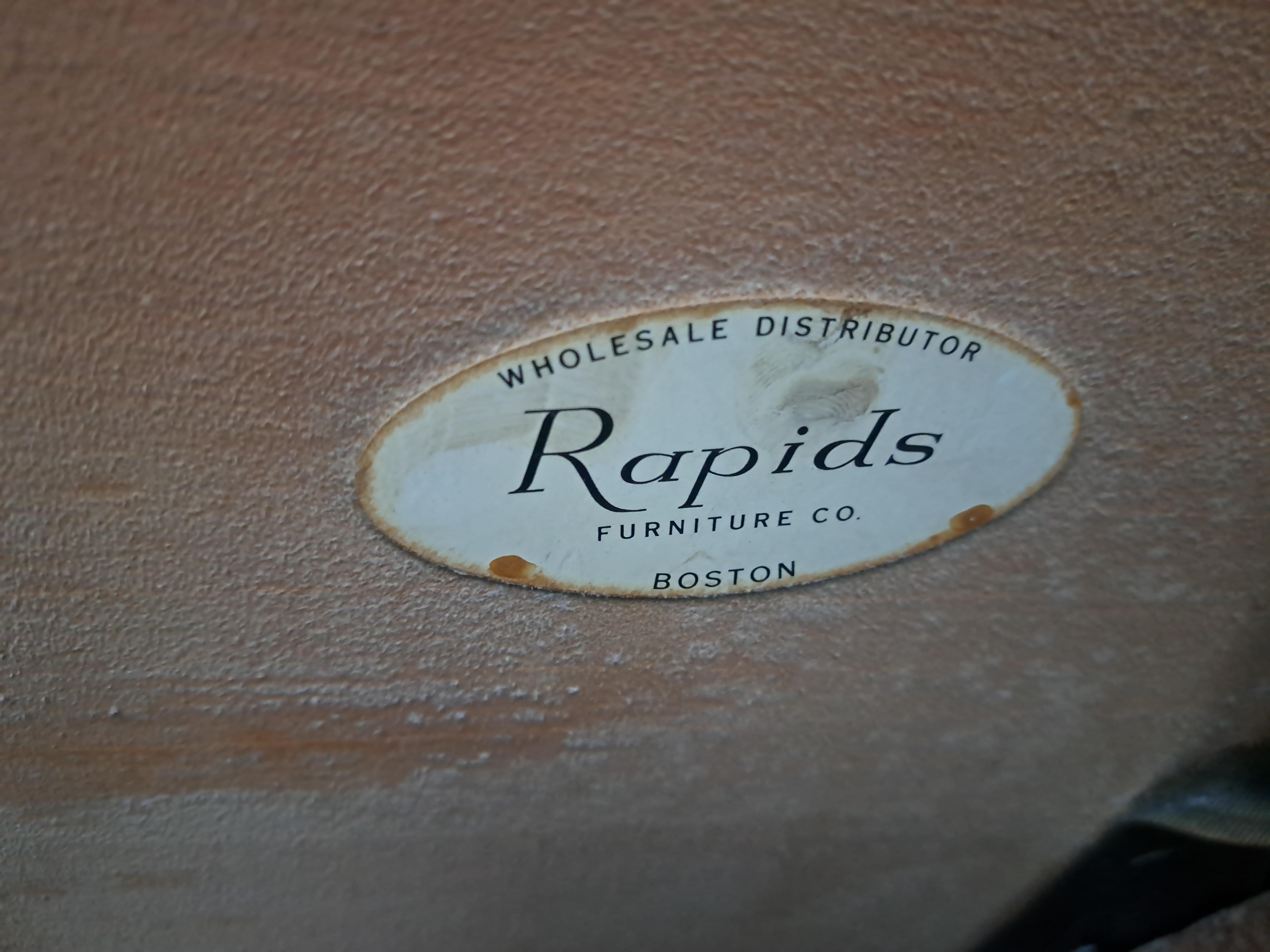 Set di quattro sedie da sala da pranzo moderne del Medioevo in vendita 1