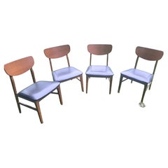 Set di quattro sedie da sala da pranzo moderne del Medioevo Set di quattro sedie da sala da pranzo moderne del Medioevo