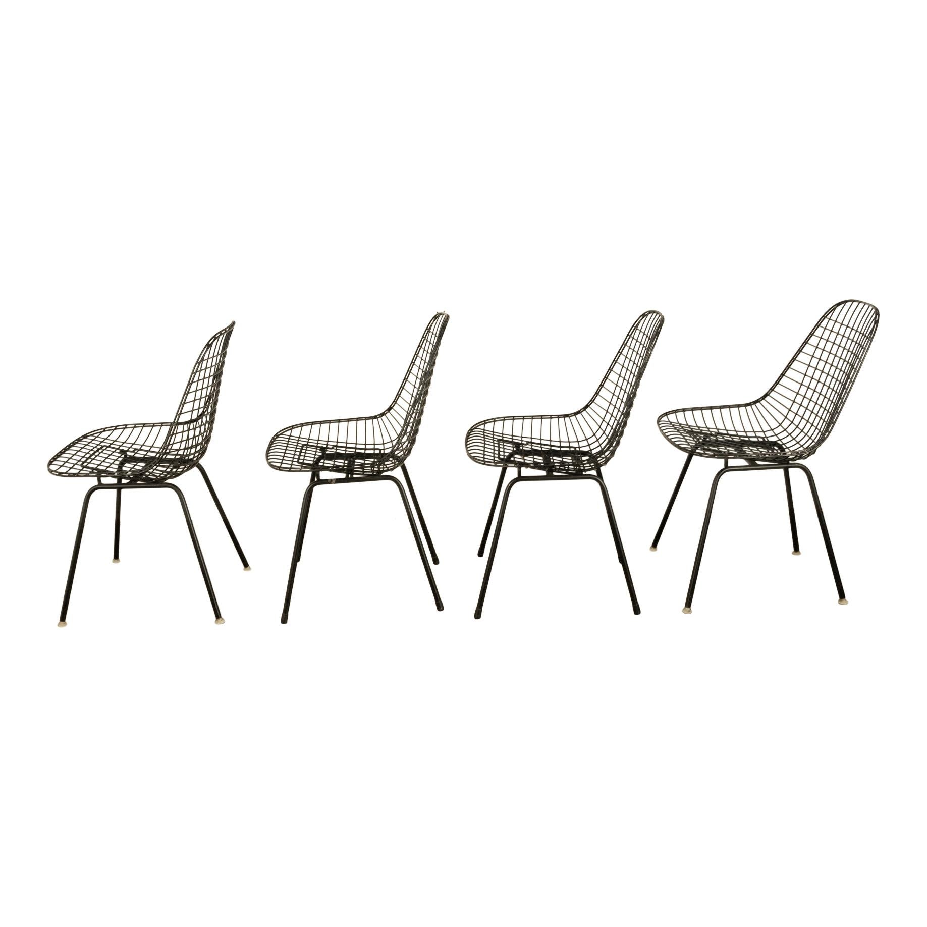 Satz von vier Mid Century Modern Eames DKX Black Powder-Coated Wire Chairs im Angebot 2