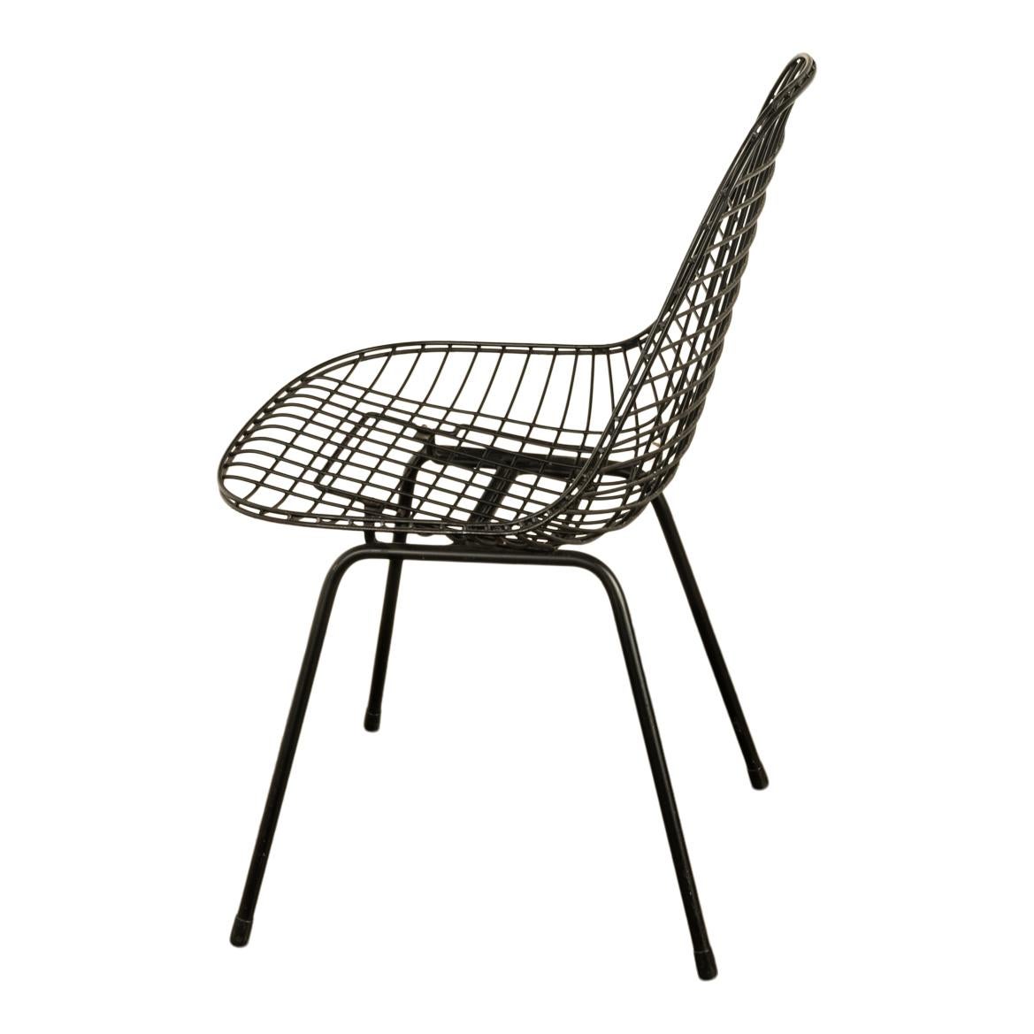 Satz von vier Mid Century Modern Eames DKX Black Powder-Coated Wire Chairs im Angebot 7