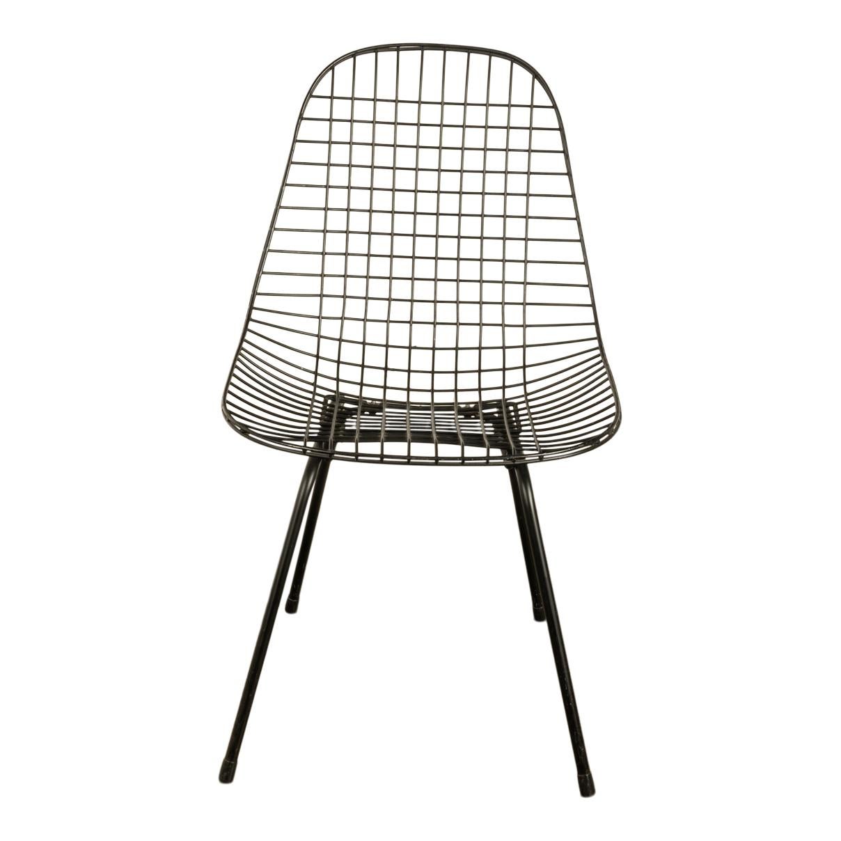 Satz von vier Mid Century Modern Eames DKX Black Powder-Coated Wire Chairs im Angebot 8