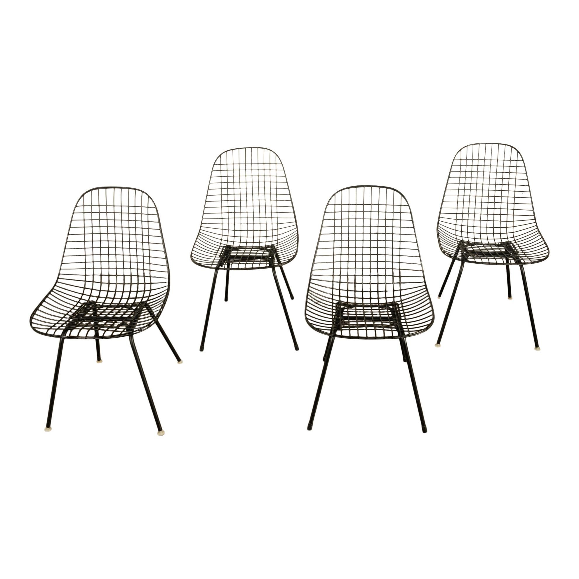 Satz von vier Mid Century Modern Eames DKX Black Powder-Coated Wire Chairs (Moderne der Mitte des Jahrhunderts) im Angebot