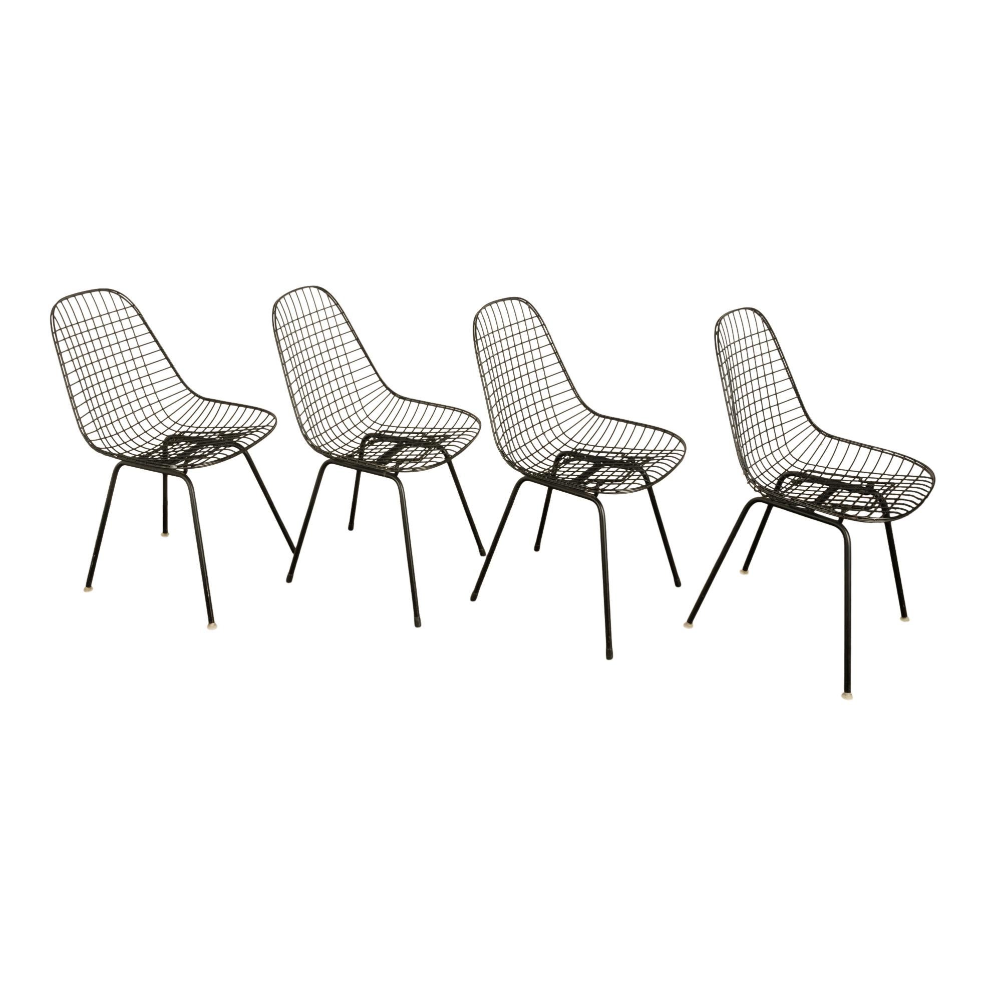 Satz von vier Mid Century Modern Eames DKX Black Powder-Coated Wire Chairs (Pulverbeschichtet) im Angebot