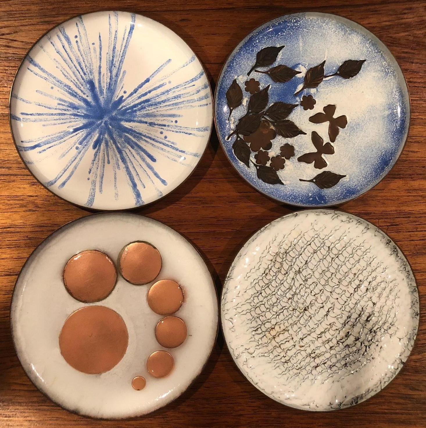 Set of Four Mid-Century Modern Enamel on Copper Plates In Good Condition For Sale In San Diego, CA