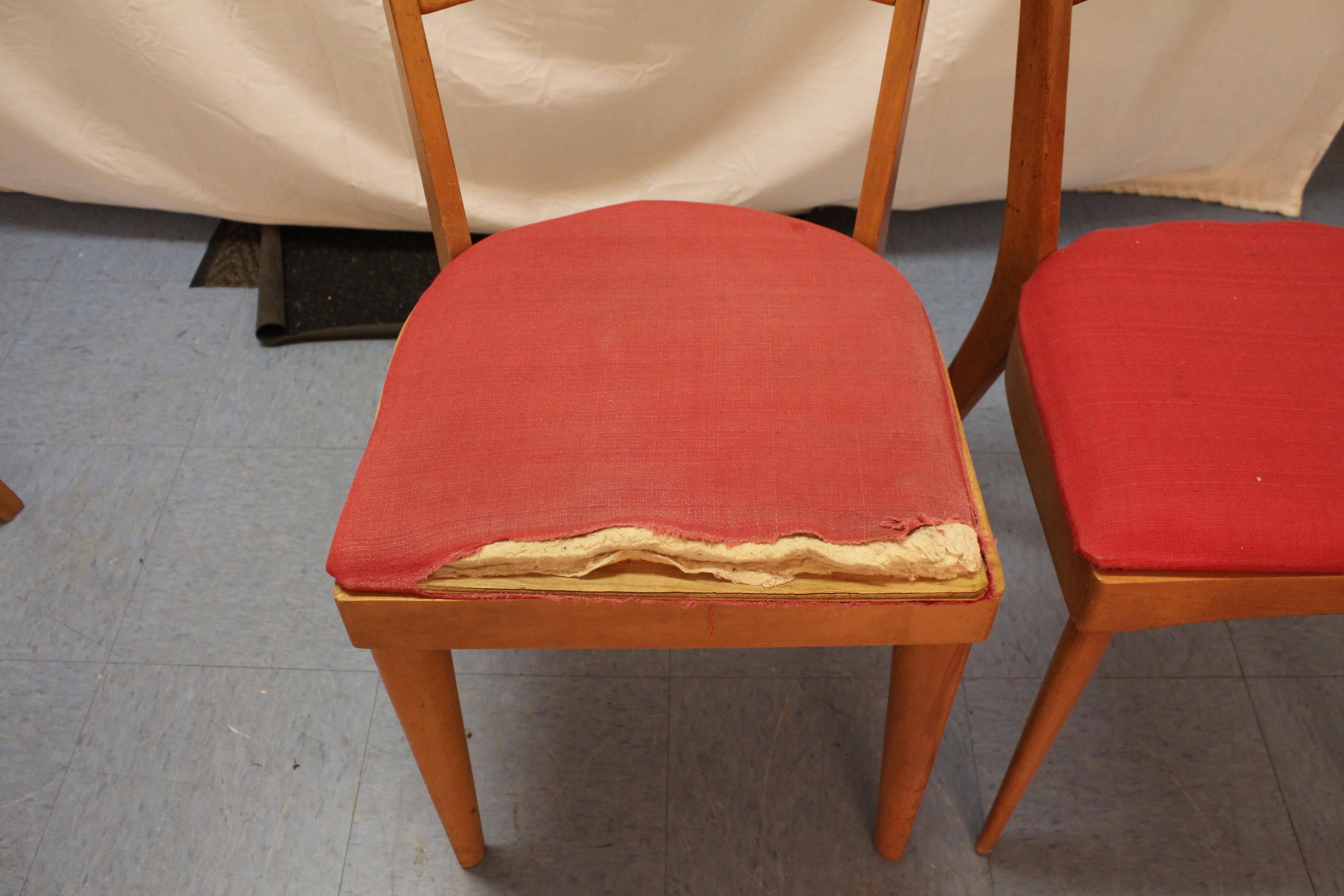 Set of Four Mid-Century Modern Heywood-Wakefield Cat's Eye Dining Chairs In Distressed Condition In Wilmington, DE