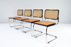 Ensemble de quatre chaises Cesca Marcel Breuer B32:: années 70:: de style moderne du milieu du siècle