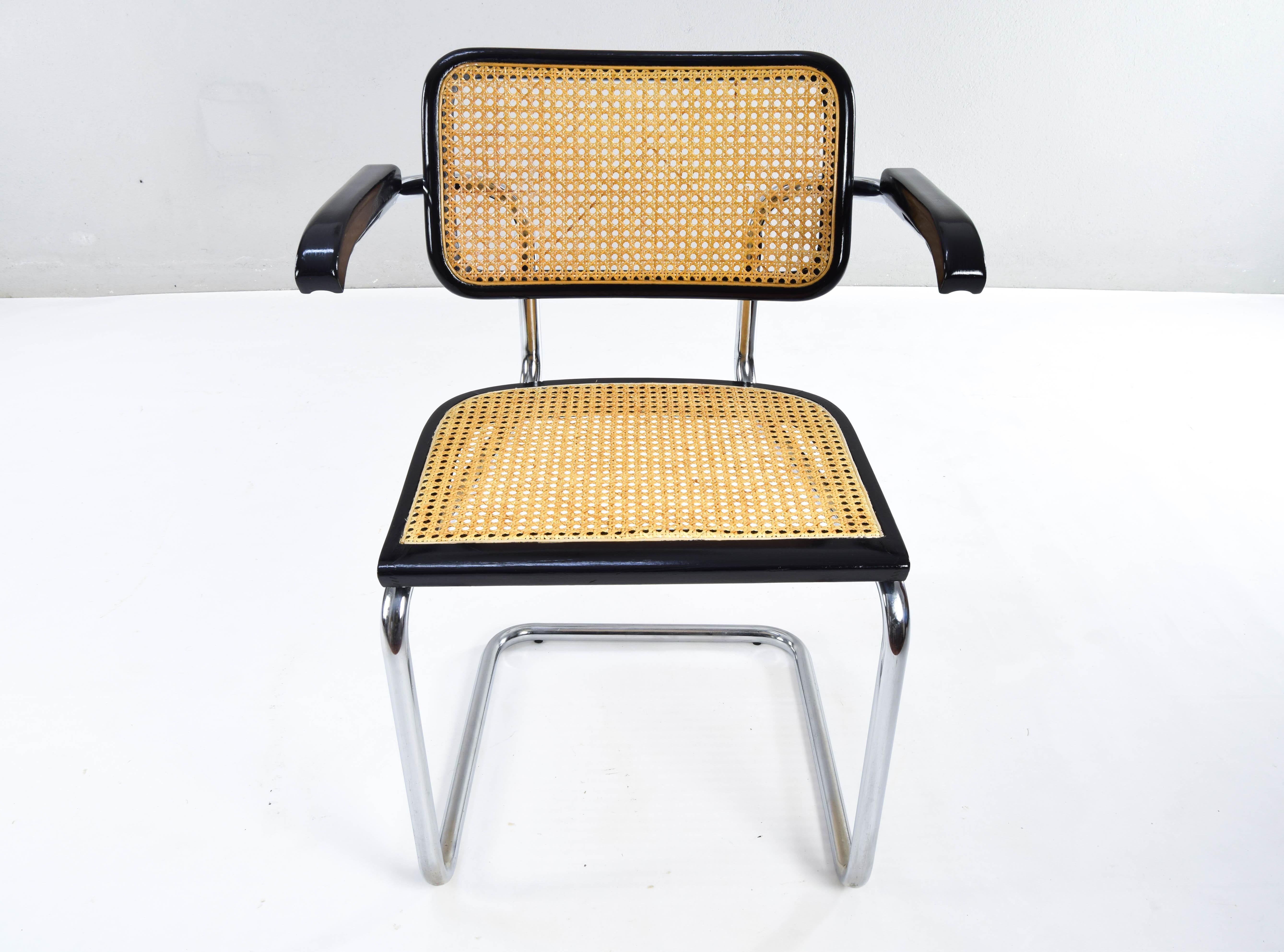 Fin du 20e siècle Ensemble de quatre chaises Cesca modernes du milieu du siècle Marcel Breuer B64, Italie 1970