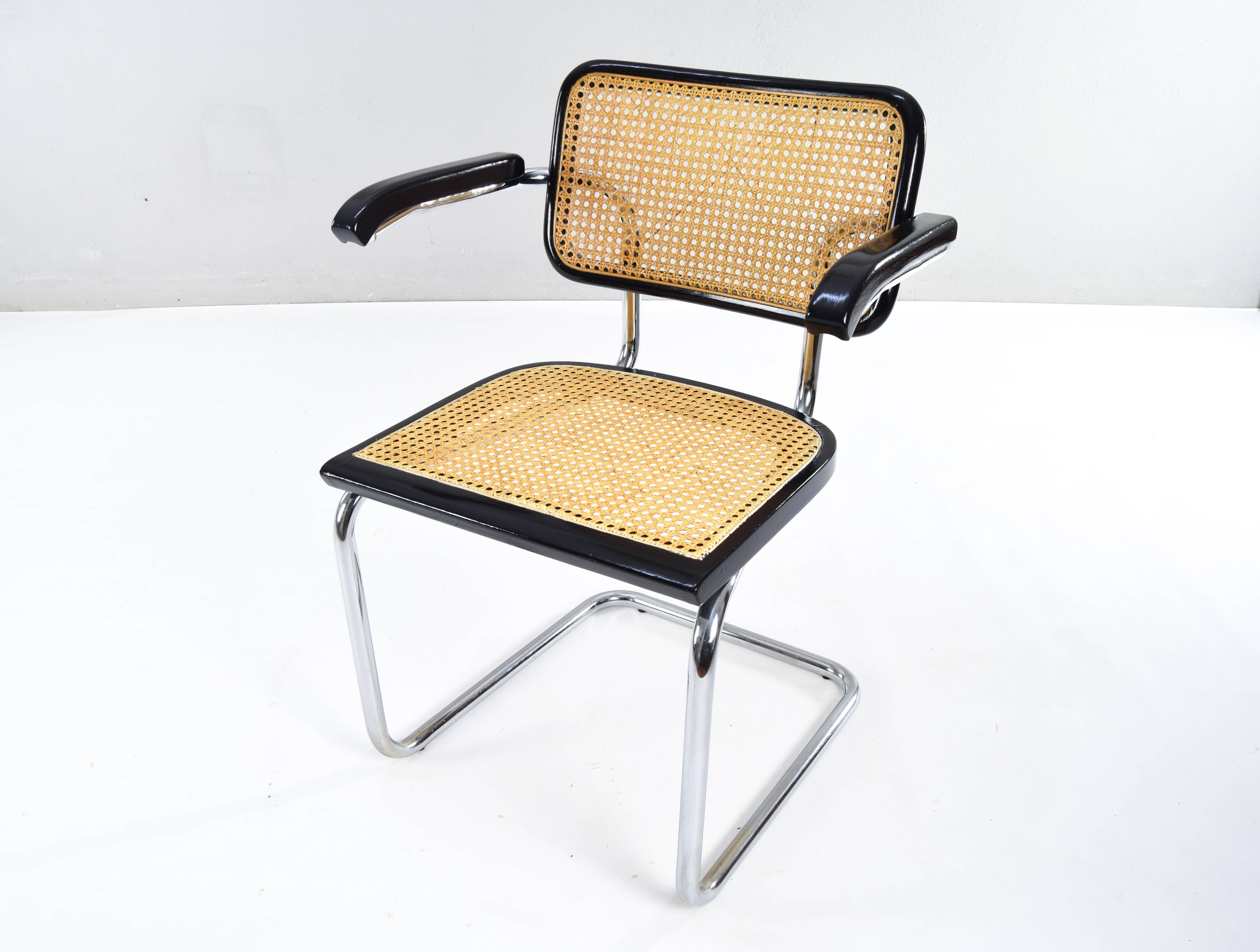 Acier Ensemble de quatre chaises Cesca modernes du milieu du siècle Marcel Breuer B64, Italie 1970