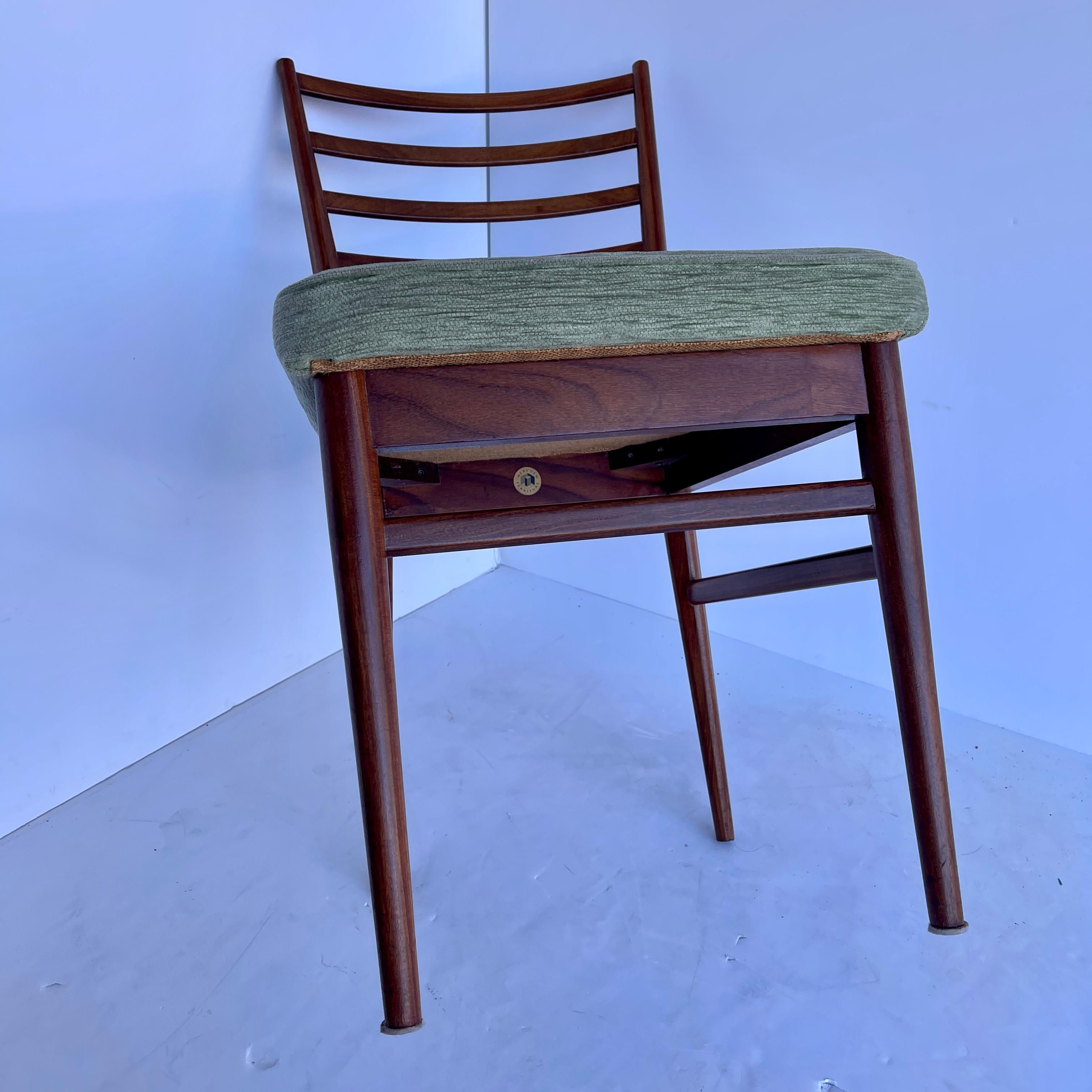 Set of Four Mid-Century Modern Meredew Teak Dining Chairs 1