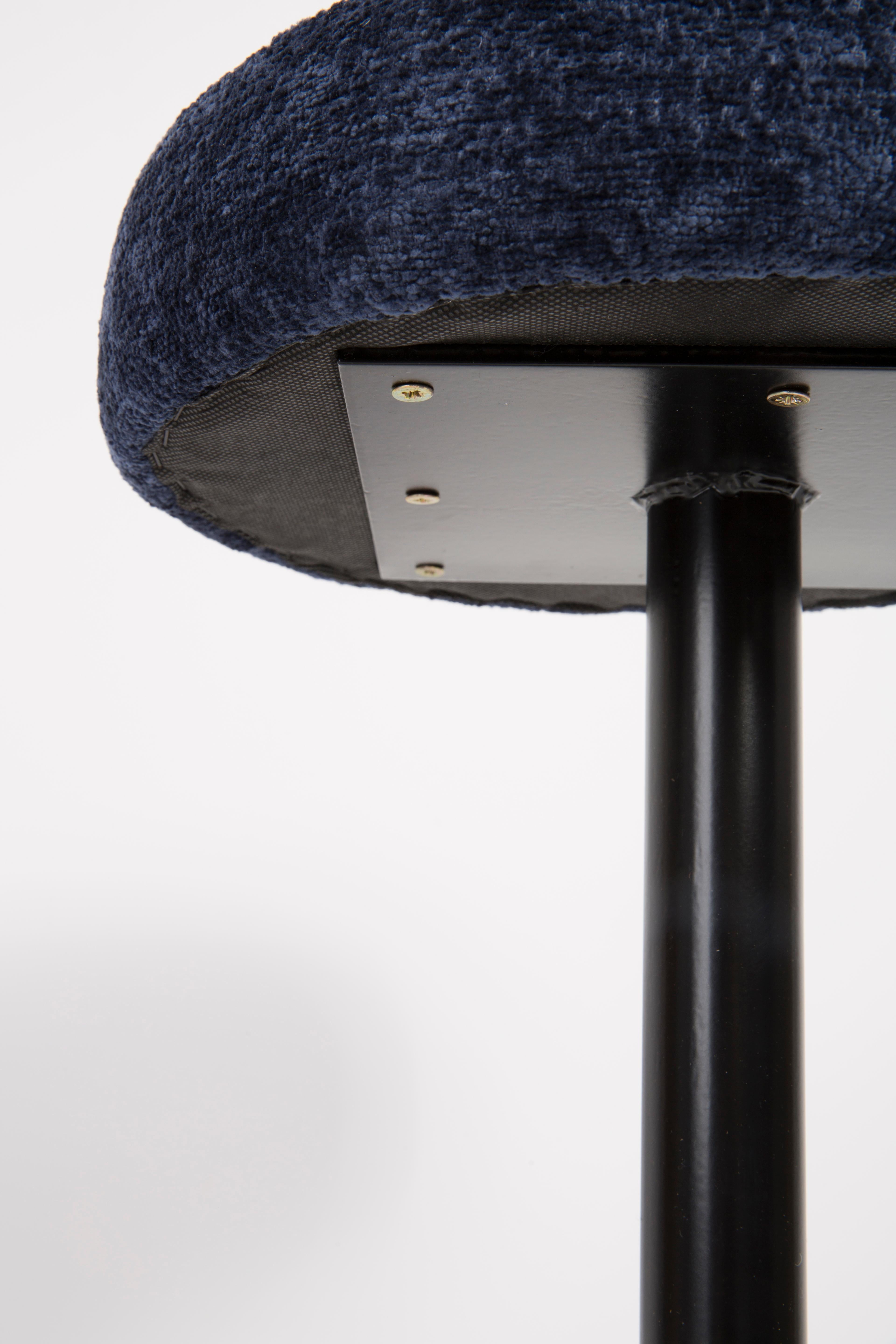 Acciaio Set di quattro sgabelli da bar blu navy della modernità di metà secolo, anni '60 in vendita