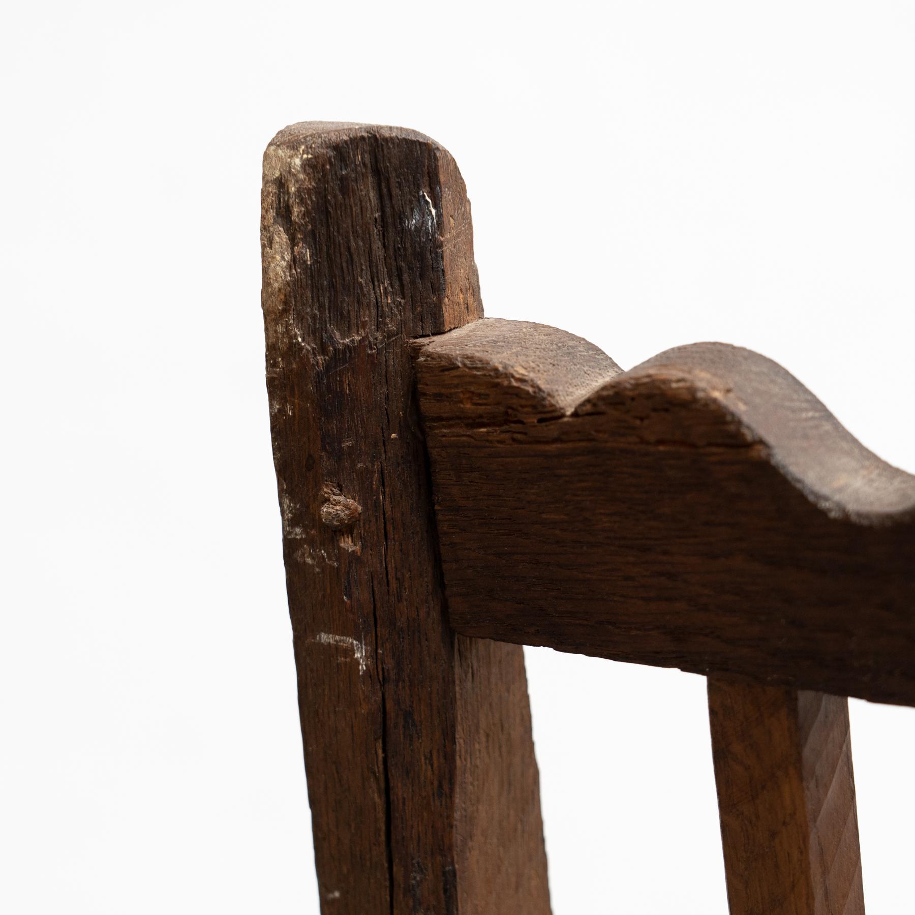 Conjunto de cuatro sillas de madera racionalistas modernas de mediados de siglo, encanto rústico, hacia 1940 9