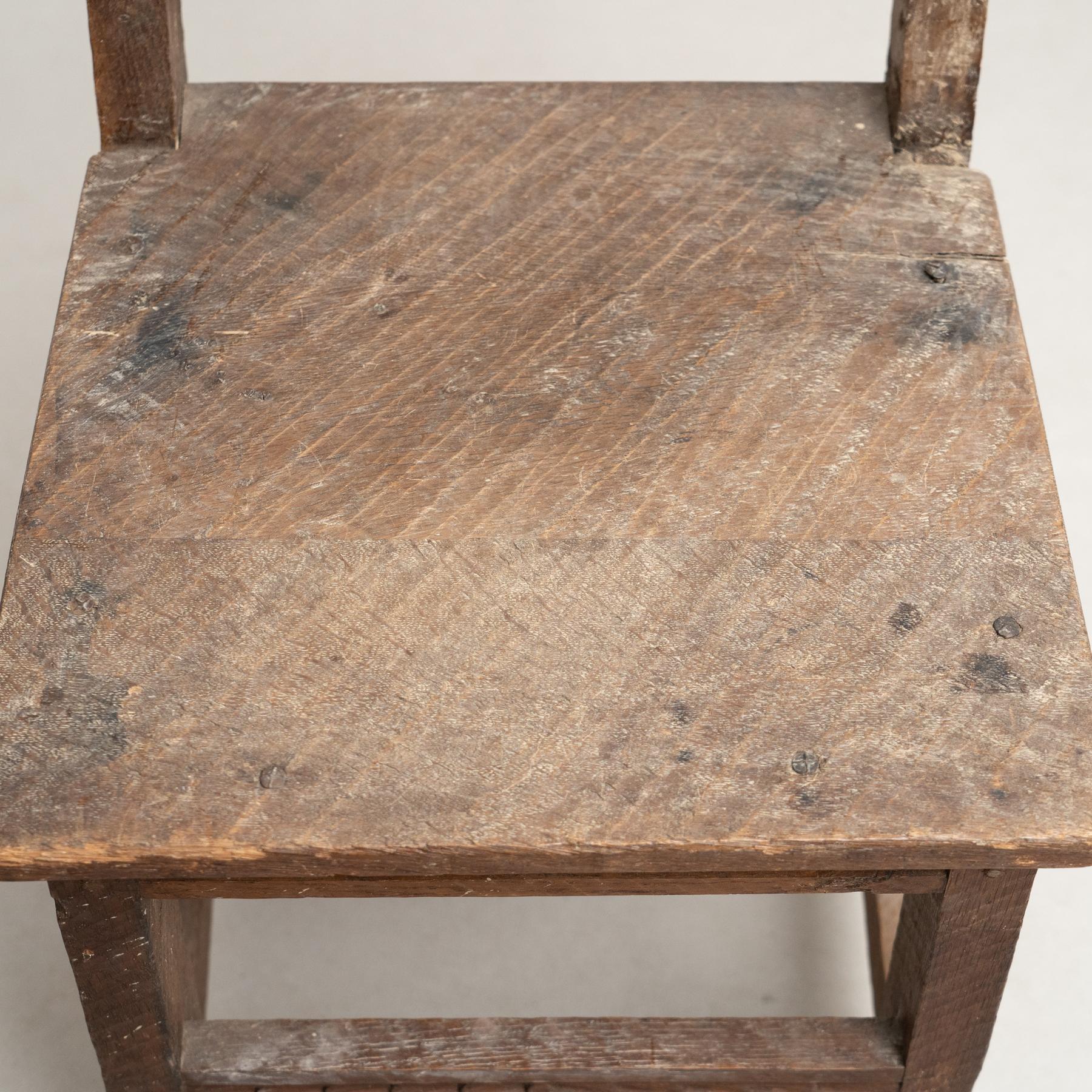 Vier rationalistische Holzstühle aus der Mitte des Jahrhunderts, rustikaler Charme, um 1940 im Angebot 12