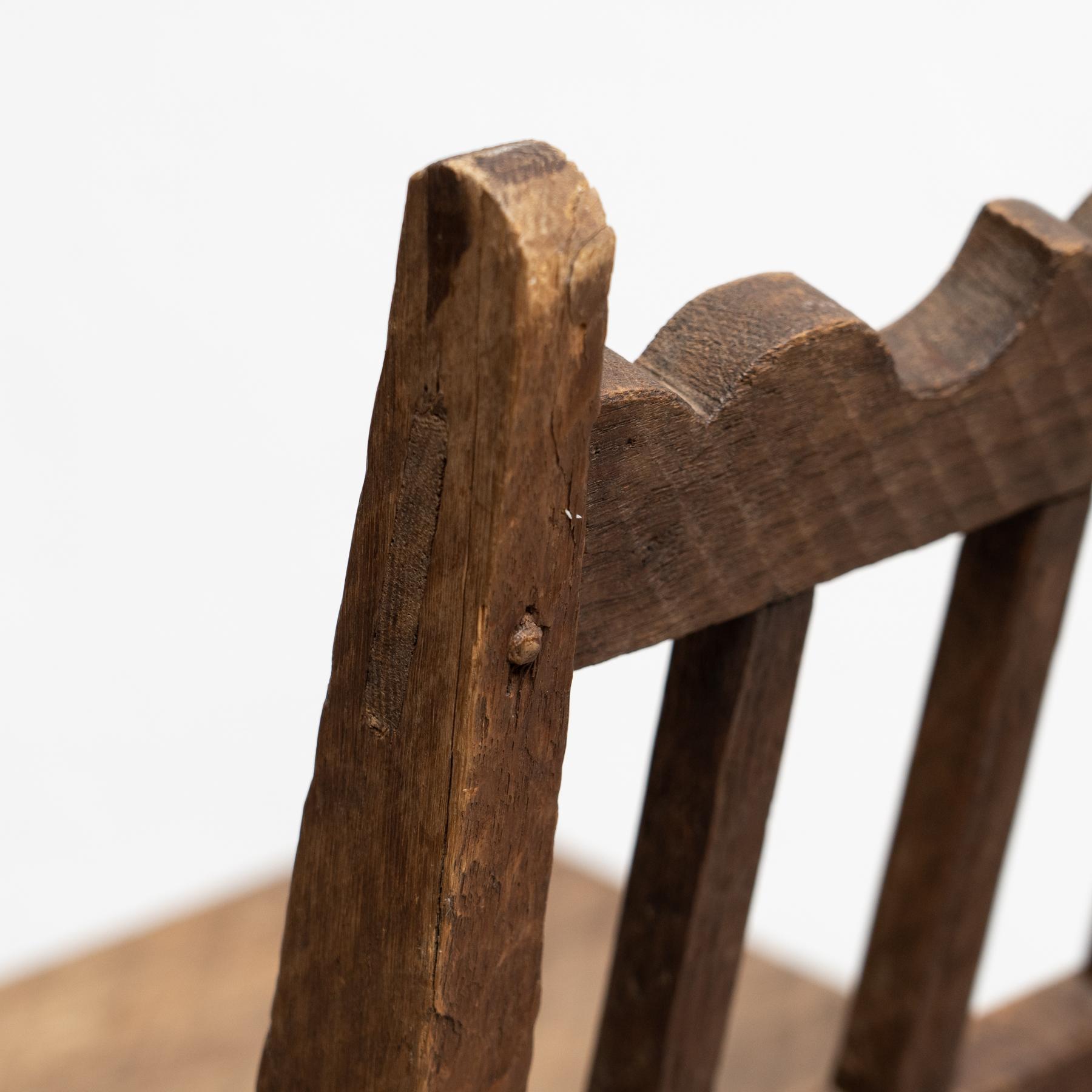 Vier rationalistische Holzstühle aus der Mitte des Jahrhunderts, rustikaler Charme, um 1940 im Angebot 3
