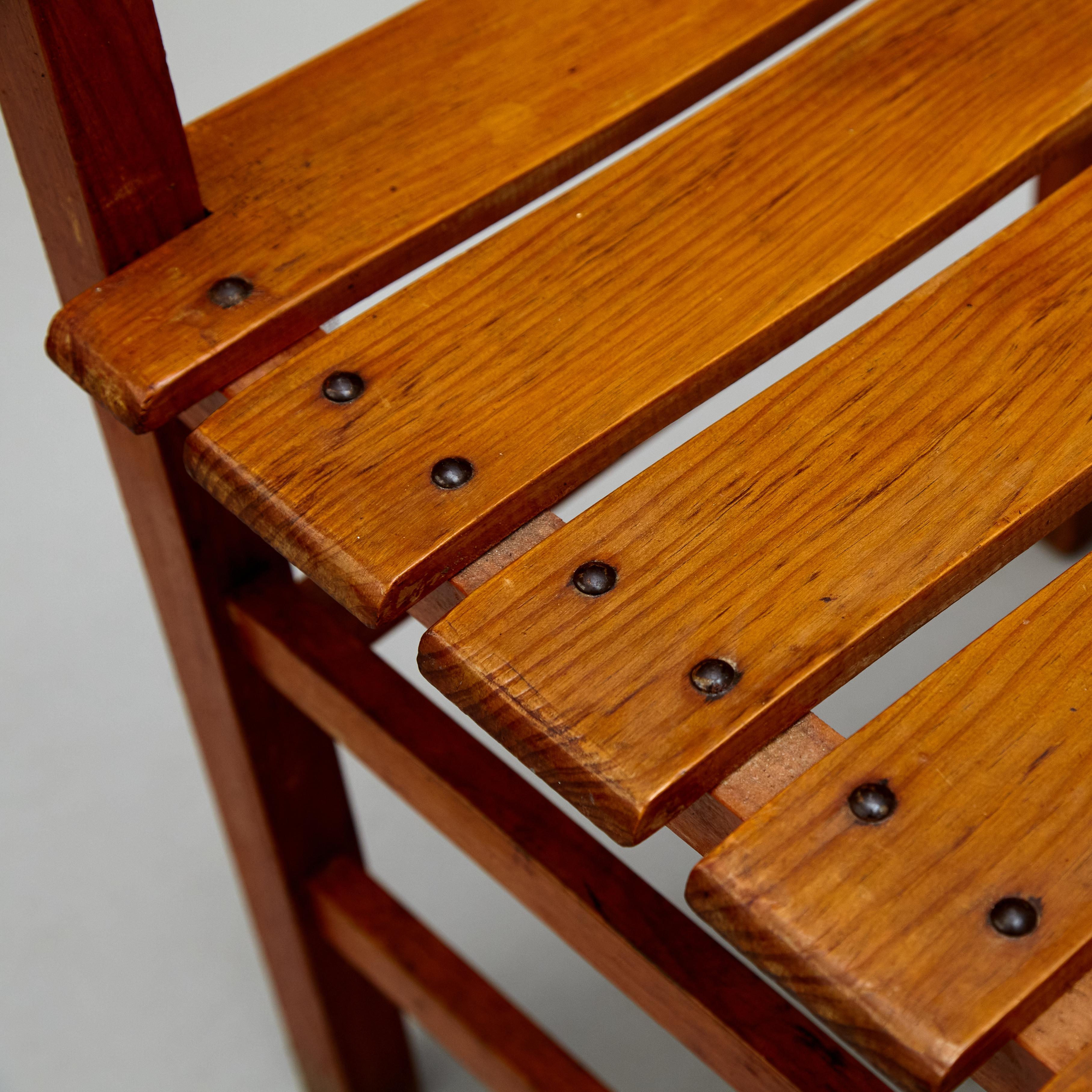 Milieu du XXe siècle Ensemble de quatre chaises en bois The Modernity, charme rustique, circa 1960 en vente