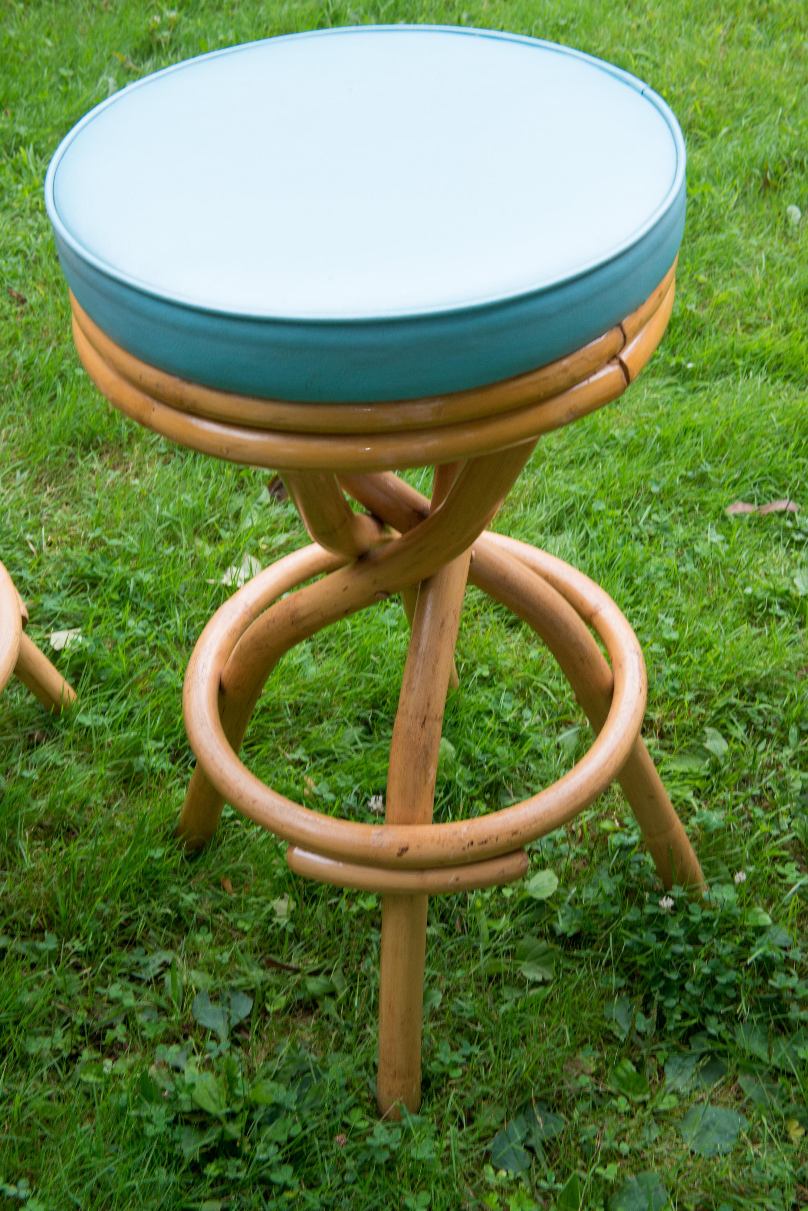 Set of Four Mid-Century Modern Rattan Swivel Stools In Good Condition In Stamford, CT