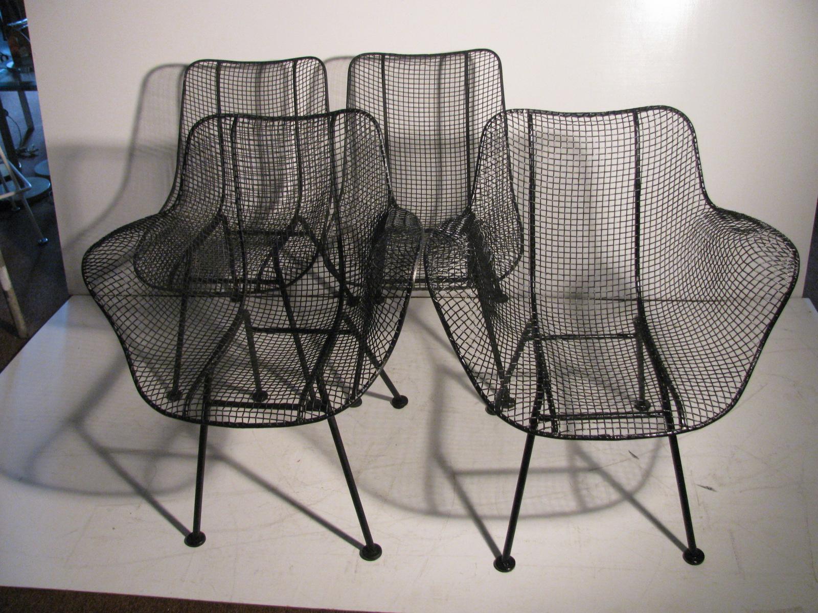 Set of 4 sculptura outdoor \ indoor dining patio chairs. Set consists of 2 arm chairs and 2 side chairs. Wire mesh sprayed flat black and in excellent vintage condition. Side chair dimensions are 19 W x 31.5 H x 23 D x 17 seat height. Comfortable